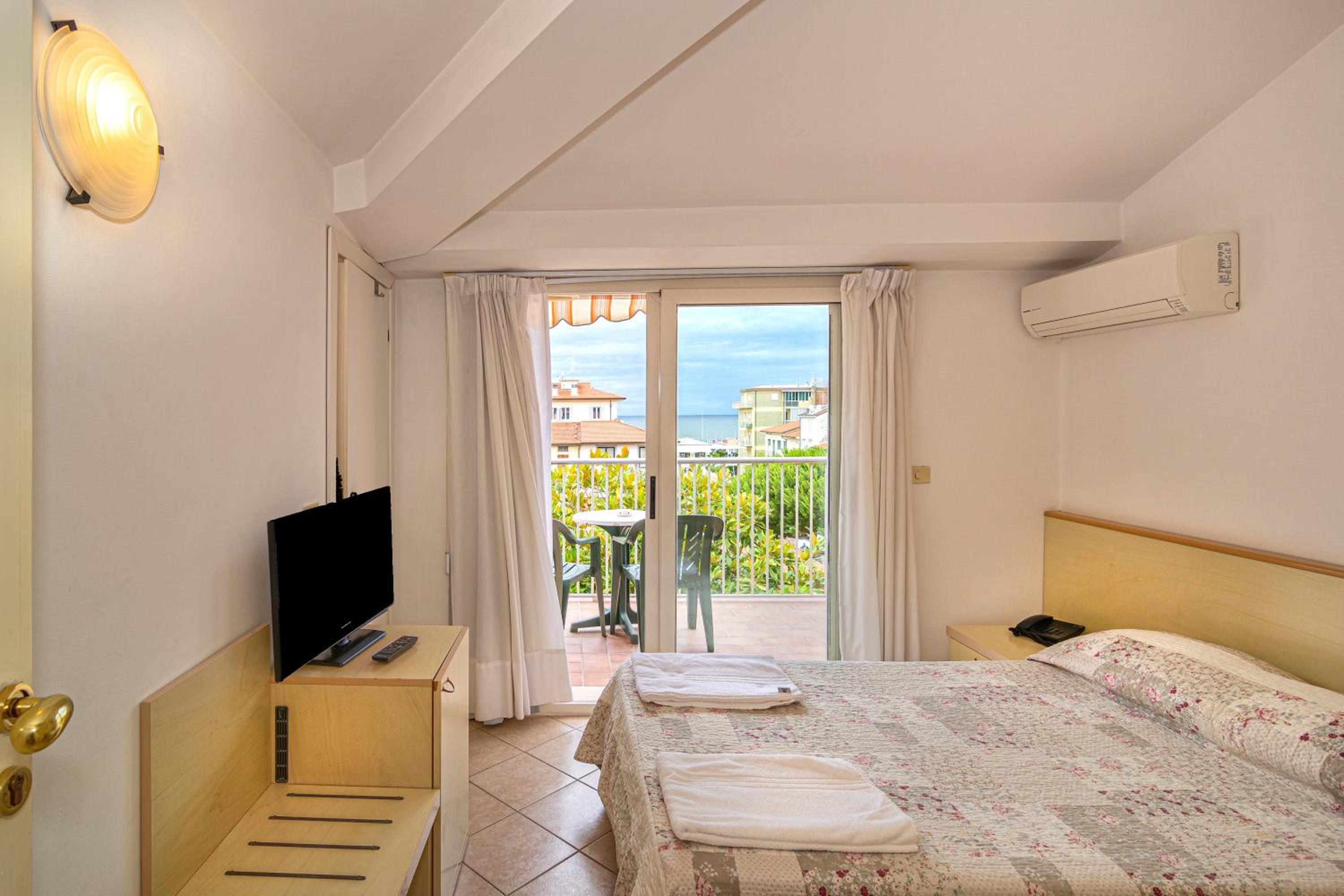 Double Room with Balcony and Sea View photo 1