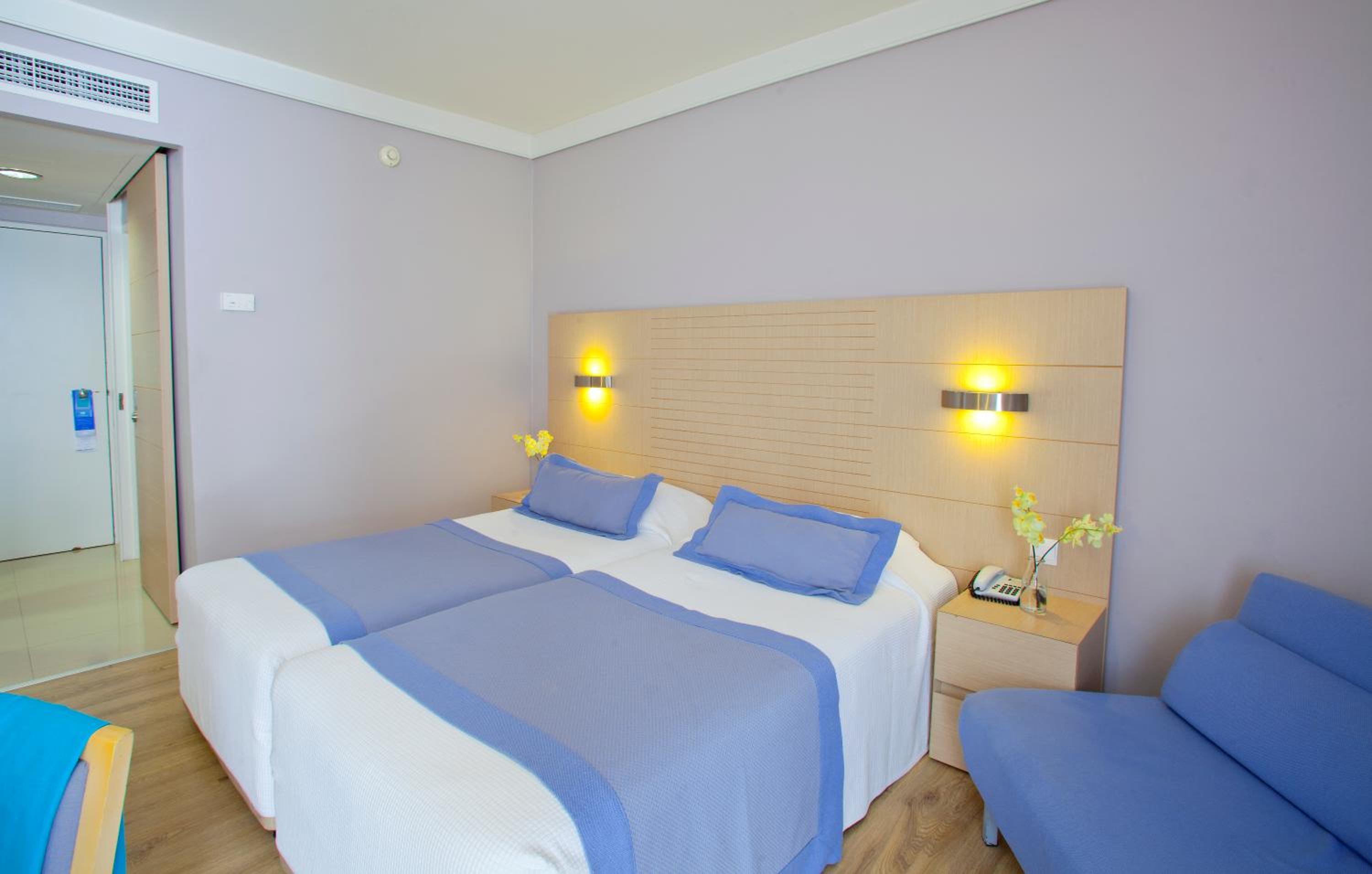 Double or Twin Room - Photo 7
