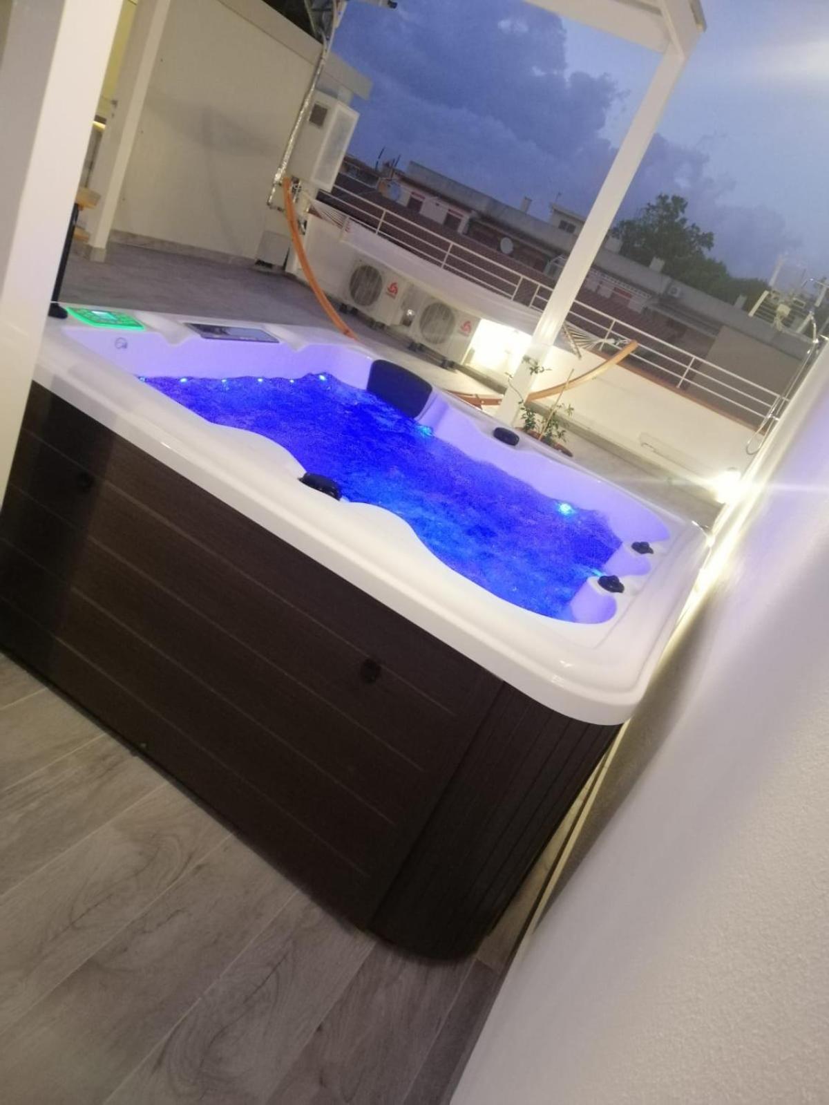 Deluxe Suite with Spa Bath - Photo 44