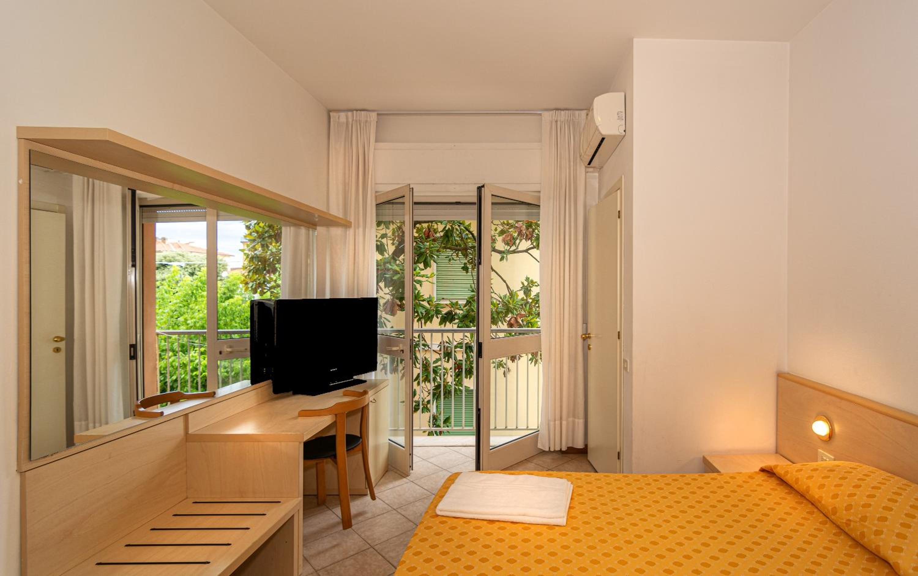 Double Room - Photo 2