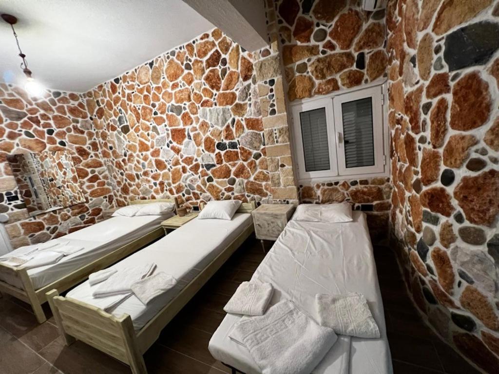 Quadruple Room - Photo 7