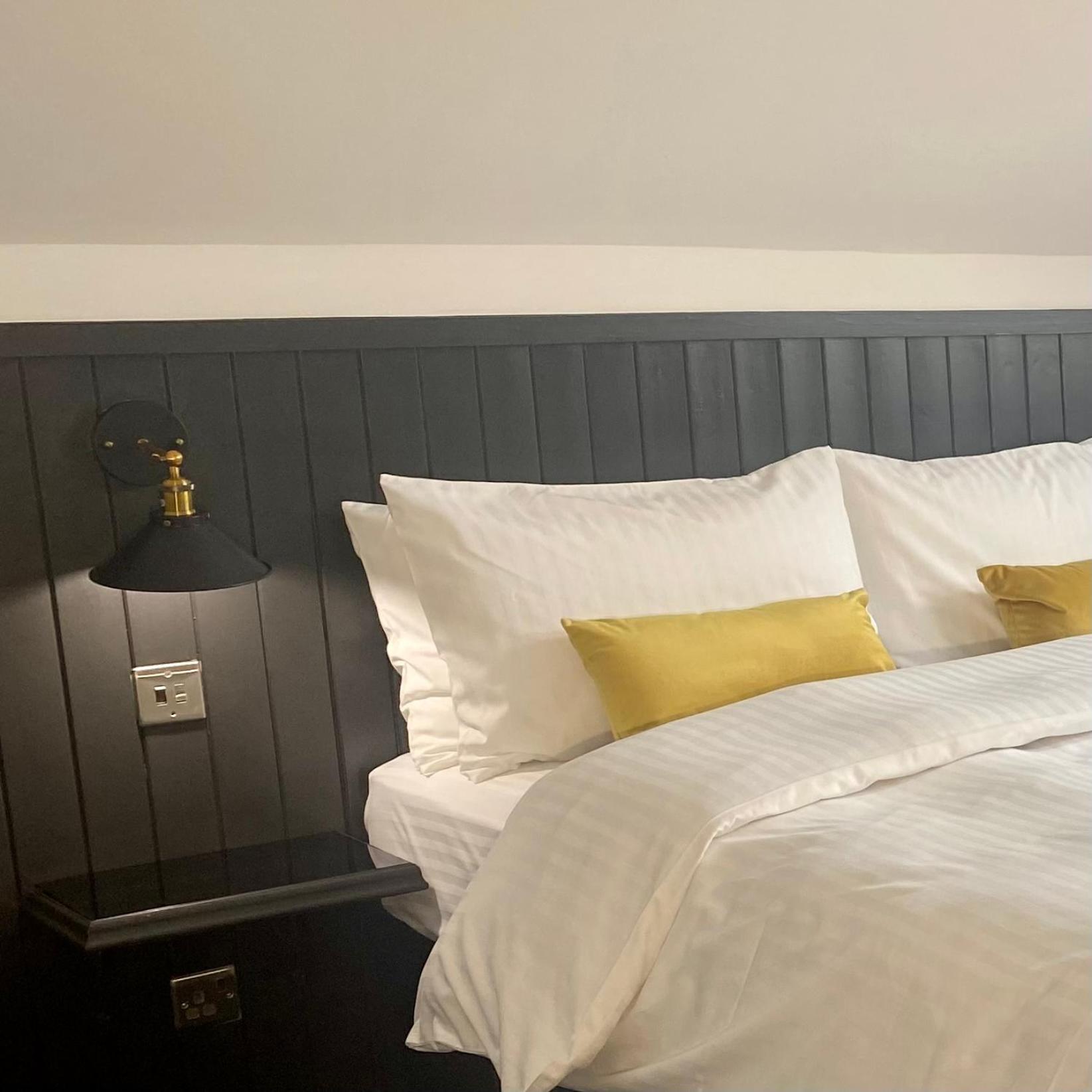 Large Double Room - Photo 1