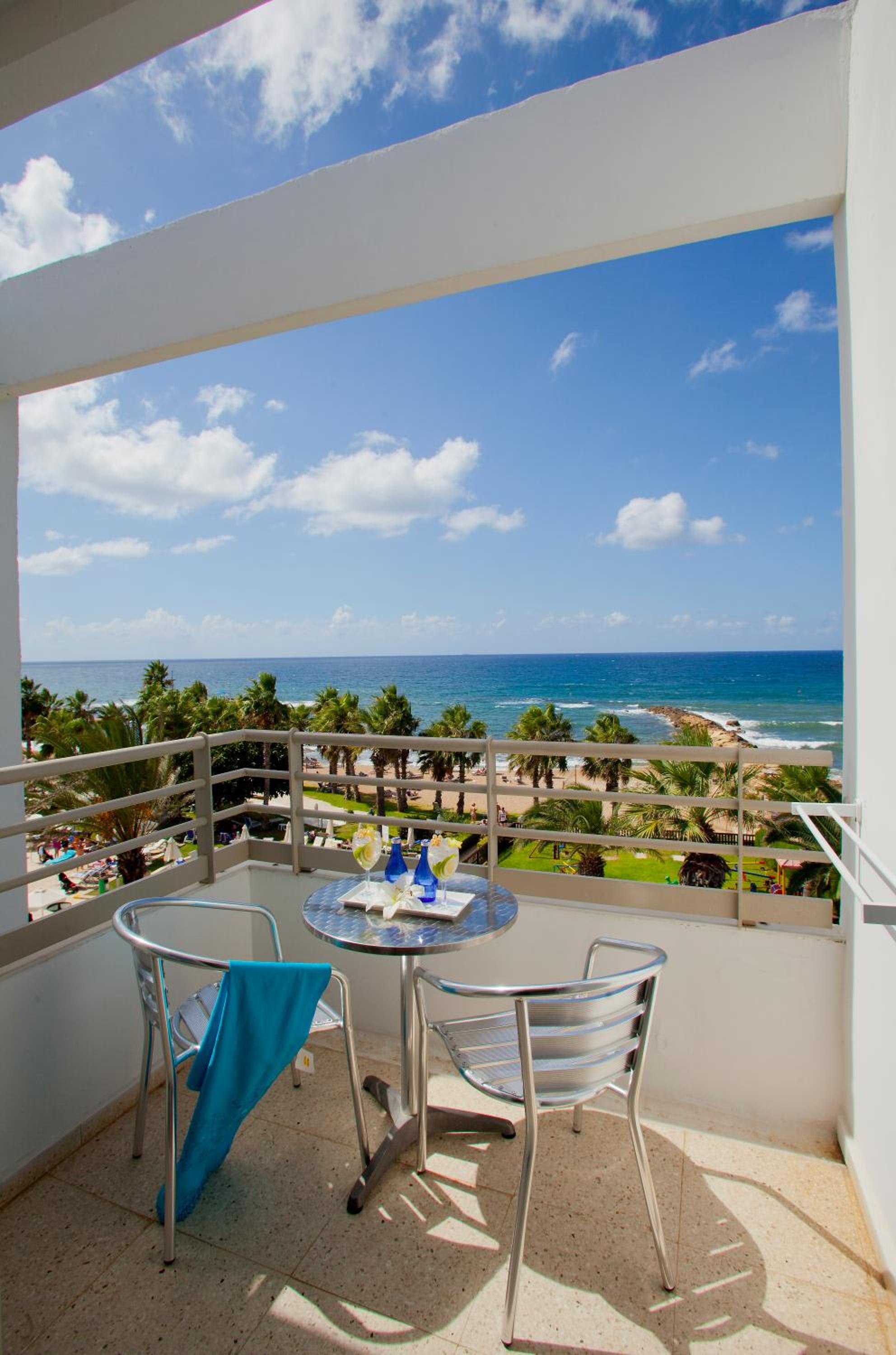 Double or Twin Room with Sea View - Photo 6