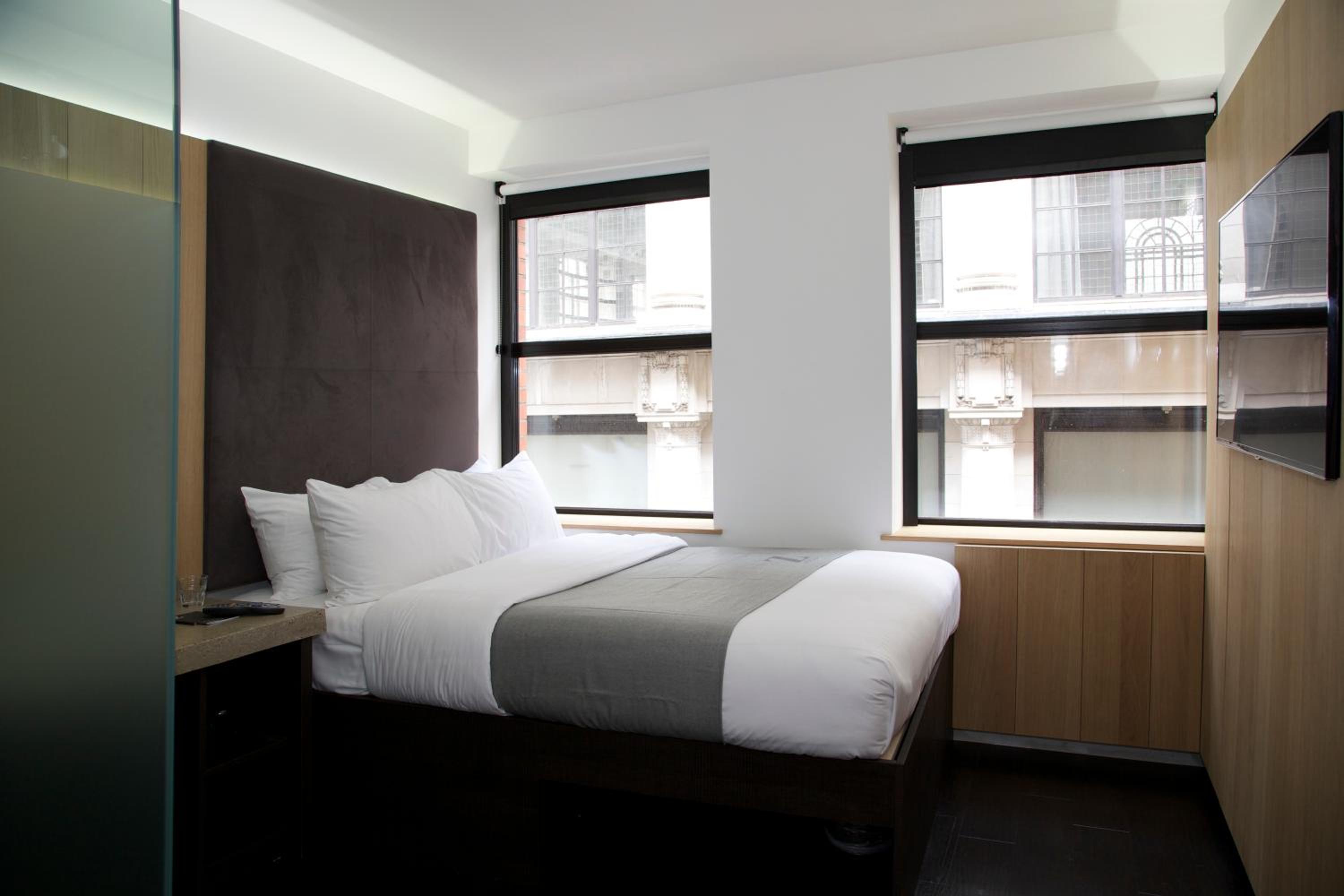 Queen Room photo 1