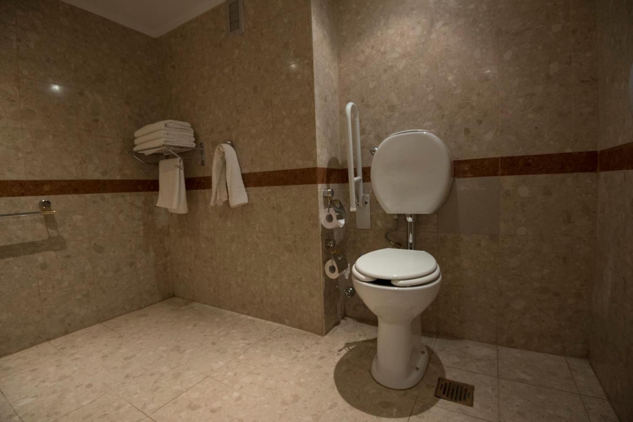 King Mobility Accessible Tub Non-Smoking thumbnail 5