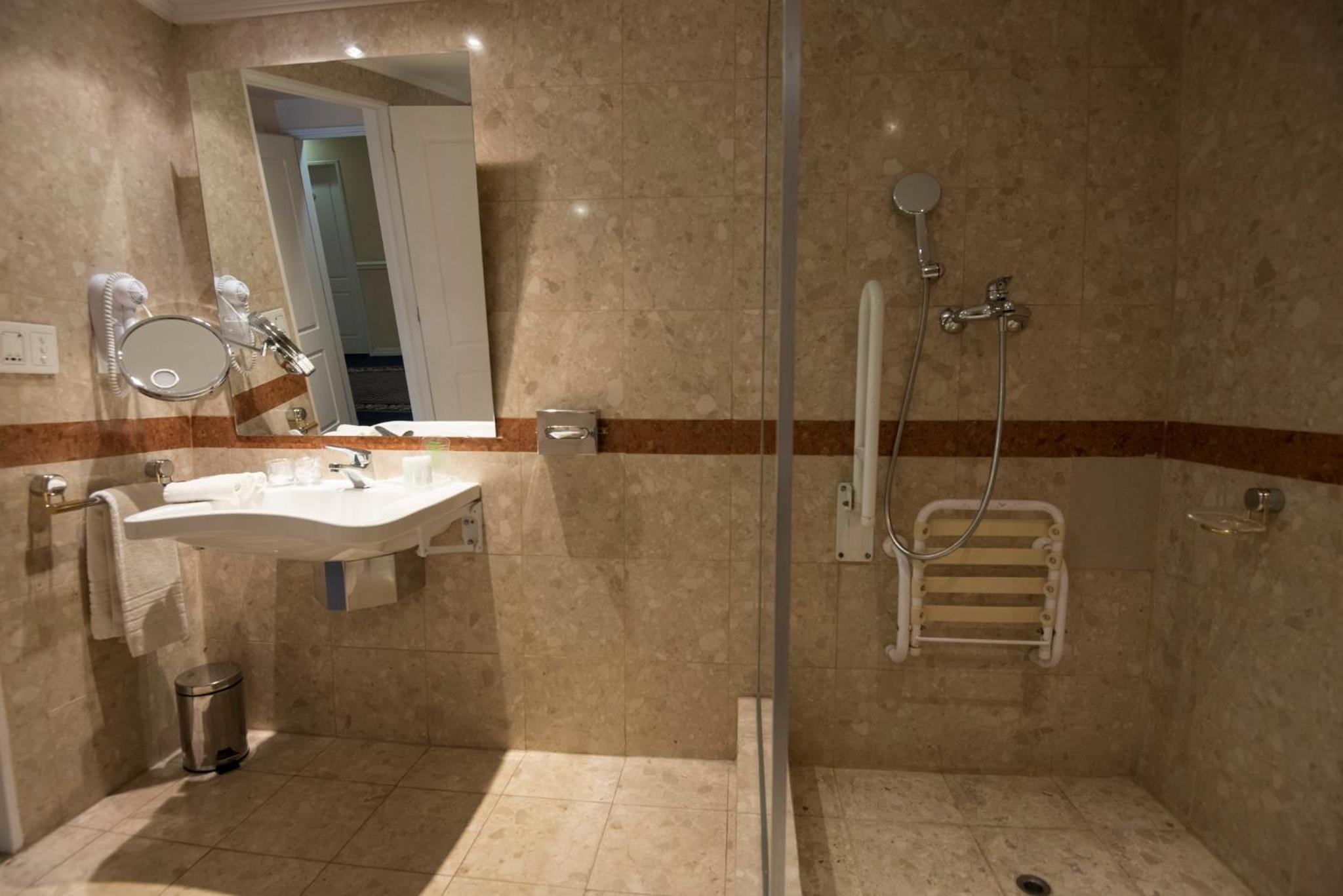 King Mobility Accessible Tub Non-Smoking