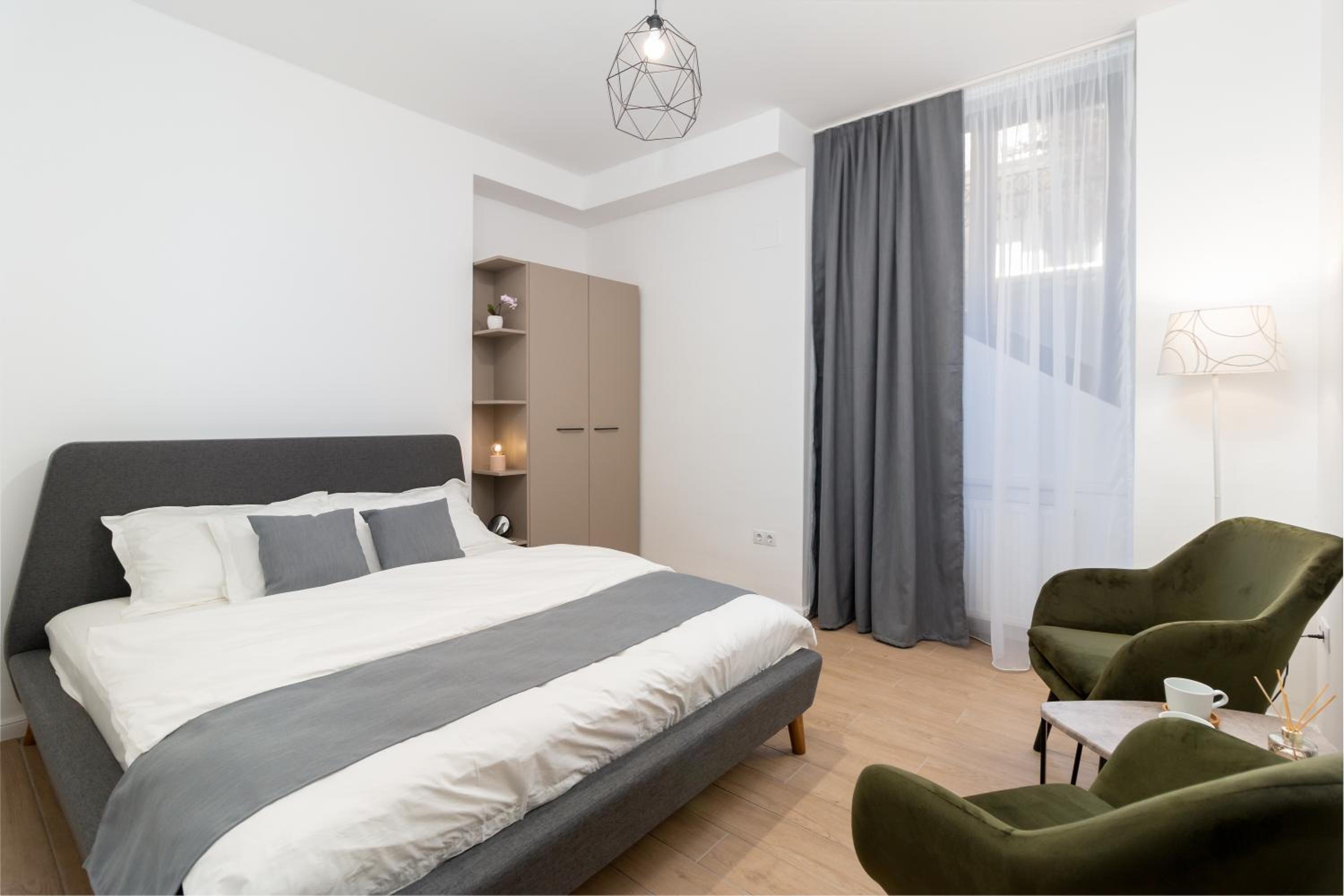 One-Bedroom Apartment - Photo 1