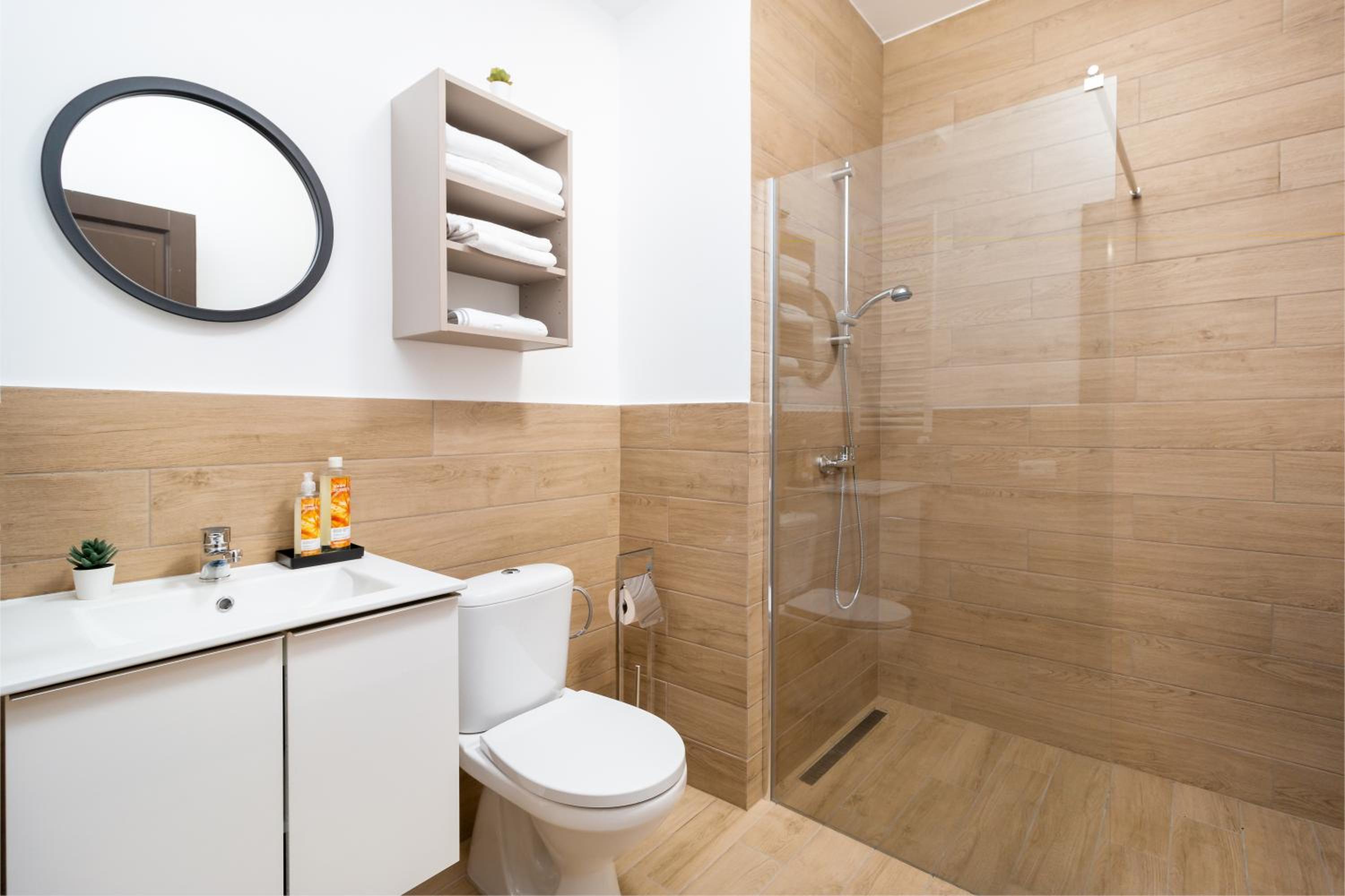 One-Bedroom Apartment - Photo 3