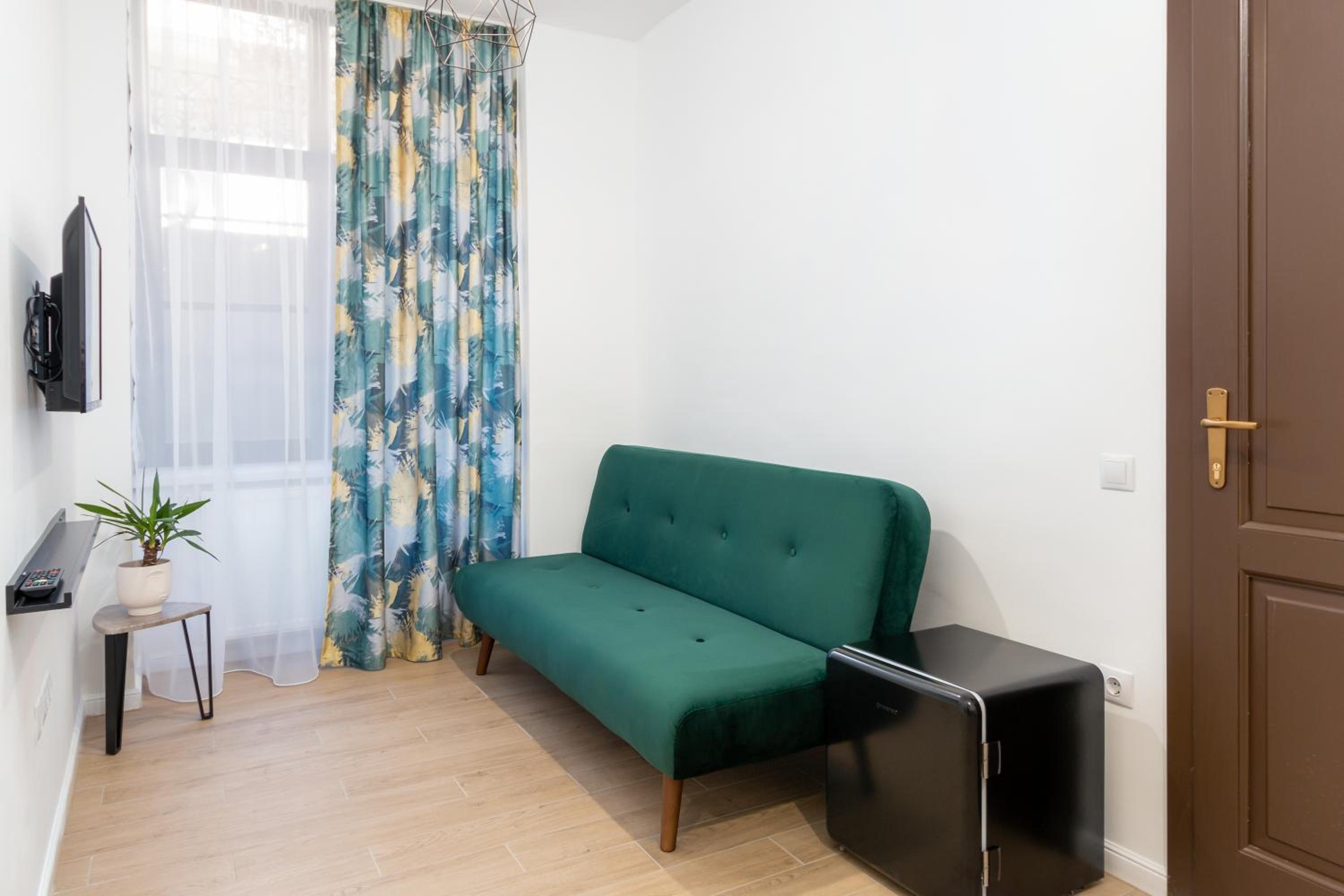 One-Bedroom Apartment - Photo 7