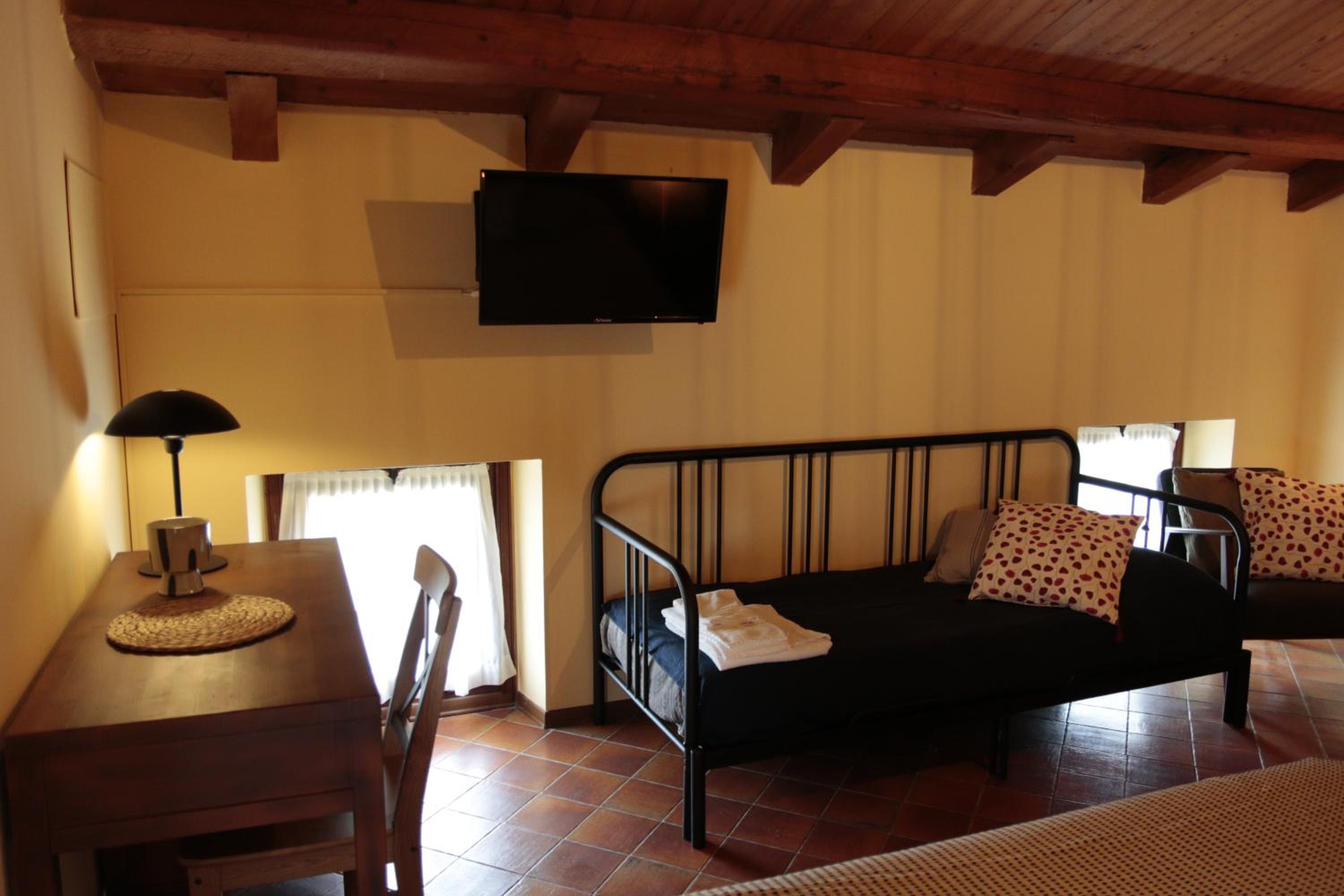 Double Room with Private External Bathroom - Photo 3