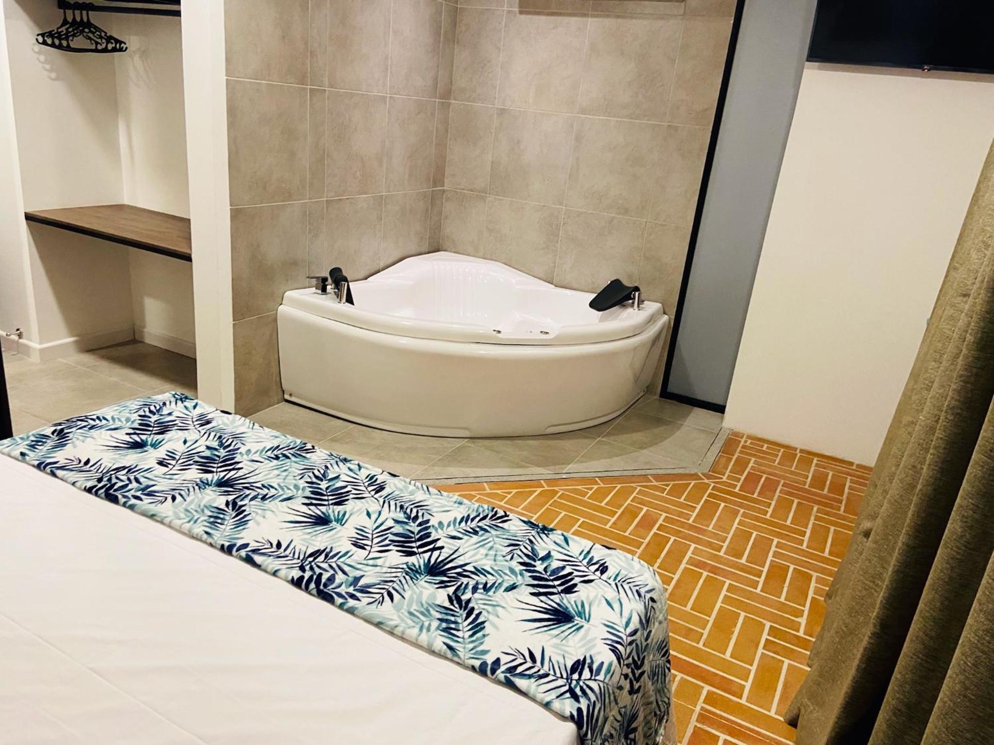 Queen Room with Pool View photo 2