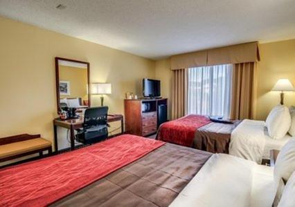 Queen Room with Two Queen Beds - Non-Smoking - Photo 1