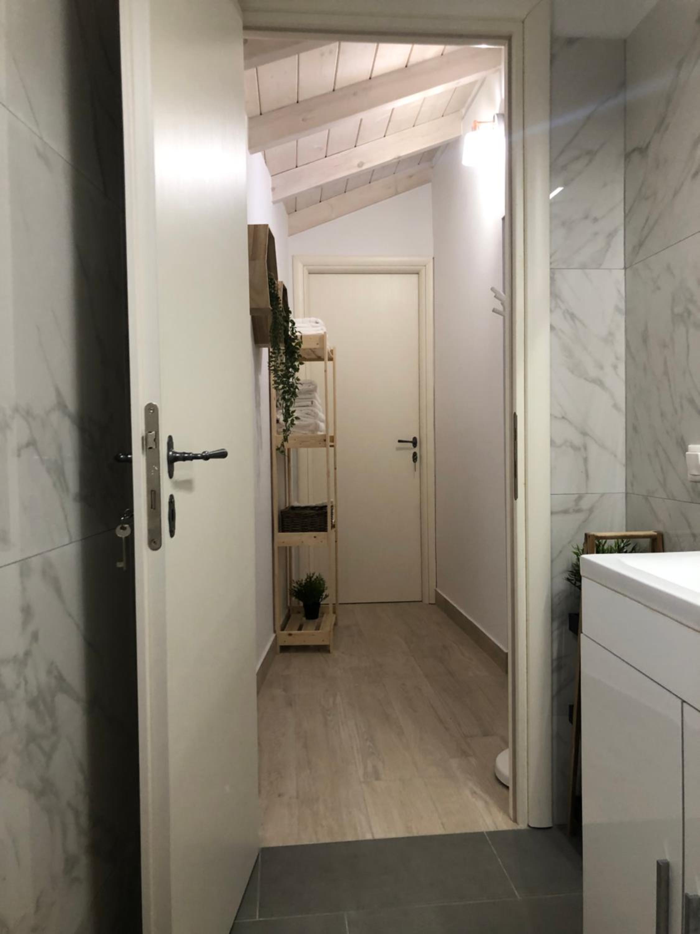 Two-Bedroom House - Photo 11