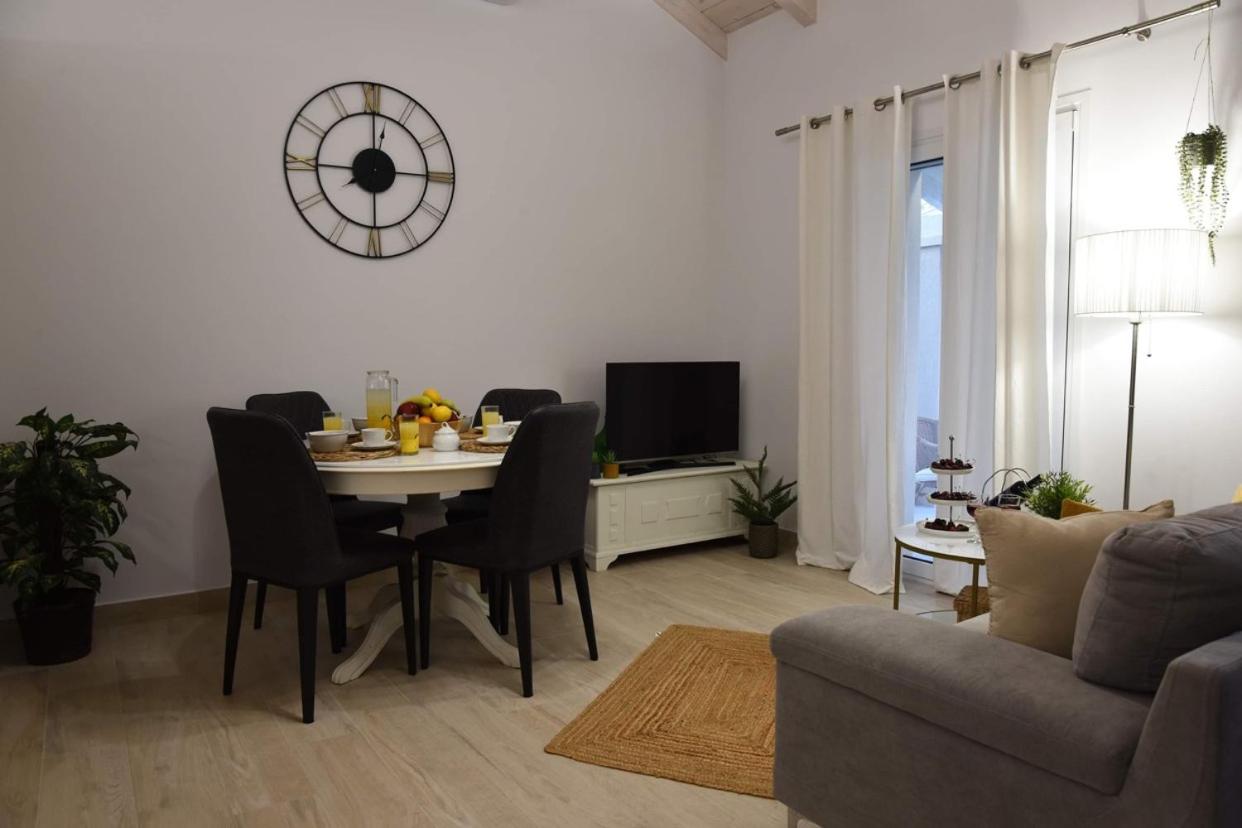Two-Bedroom House - Photo 5