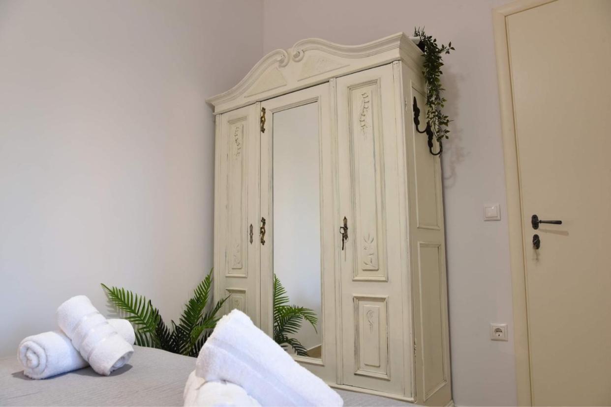 Two-Bedroom House - Photo 30