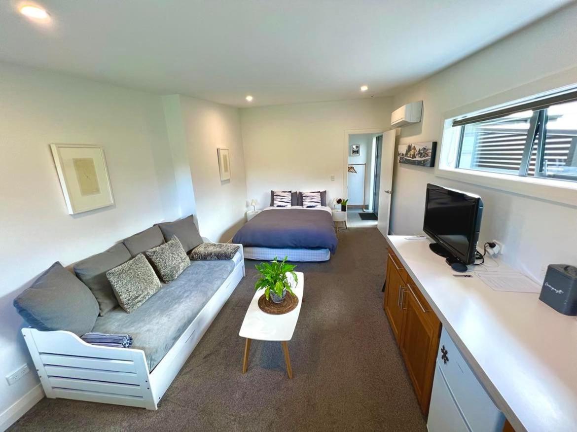Studio Apartment - Photo 26