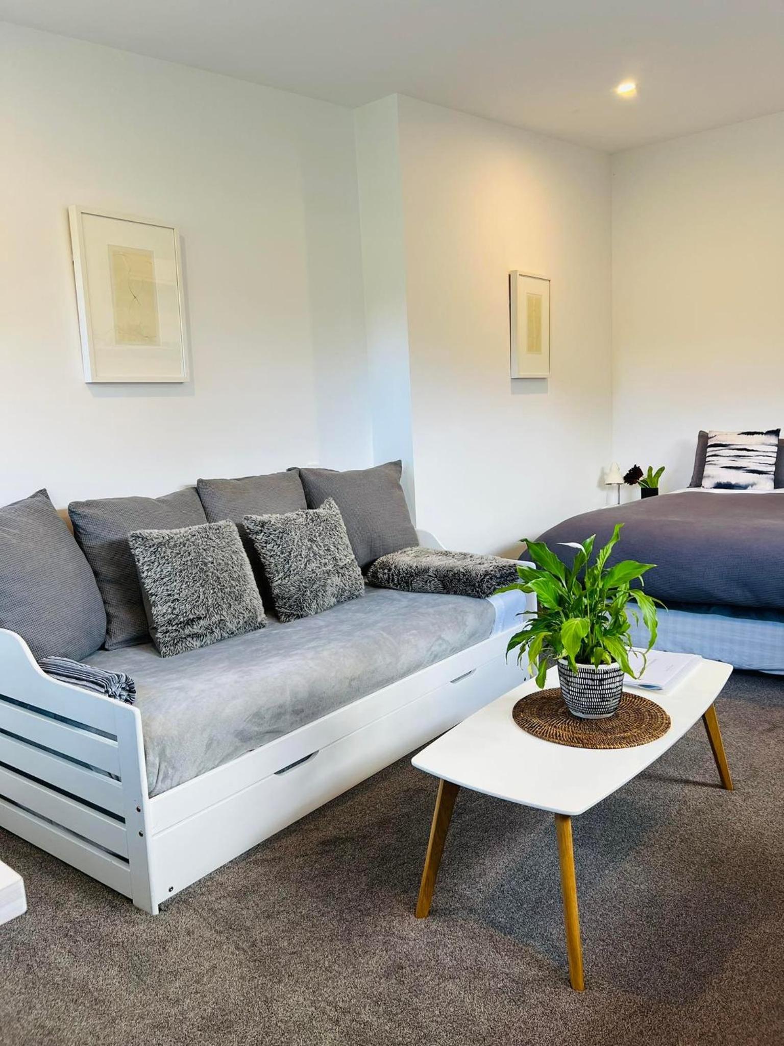 Studio Apartment - Photo 1