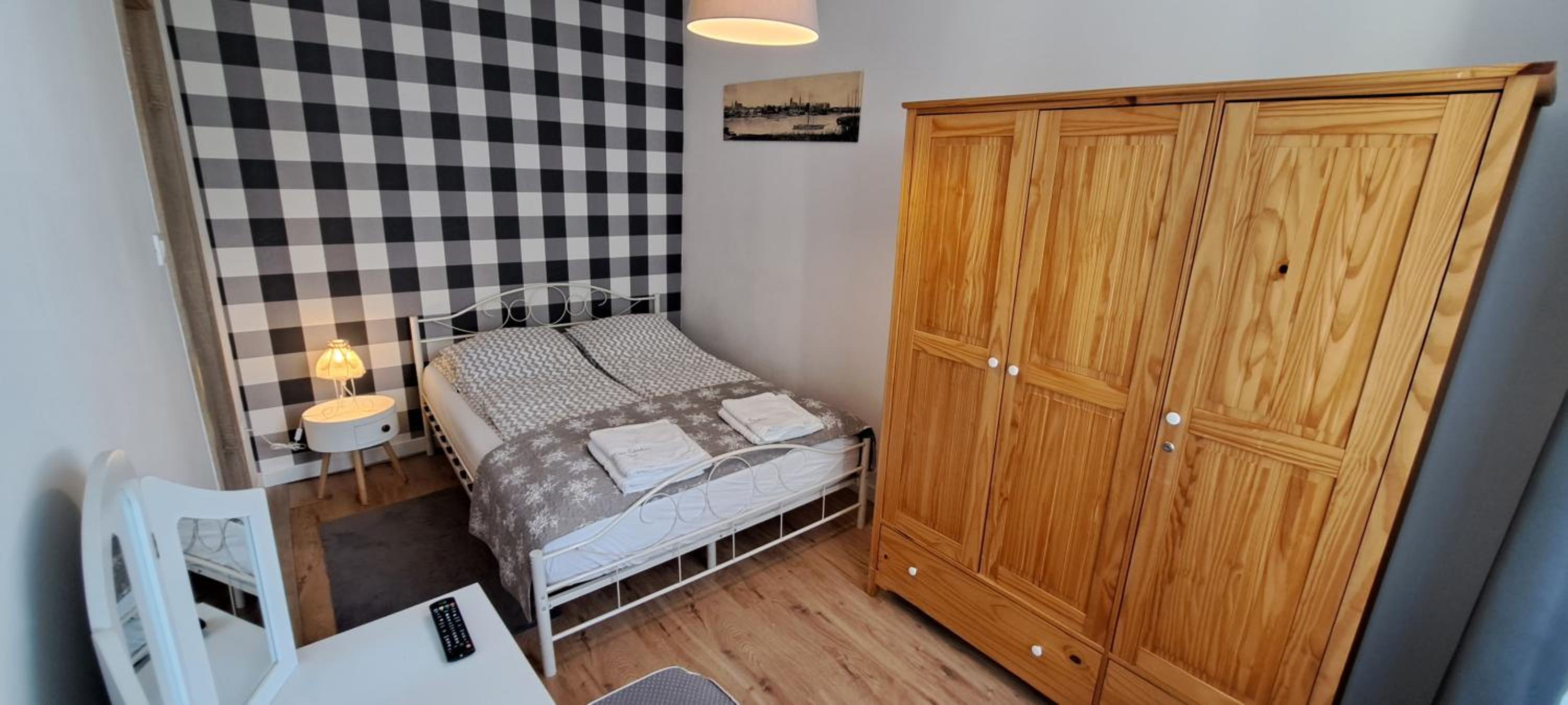 One-Bedroom Apartment - Photo 2