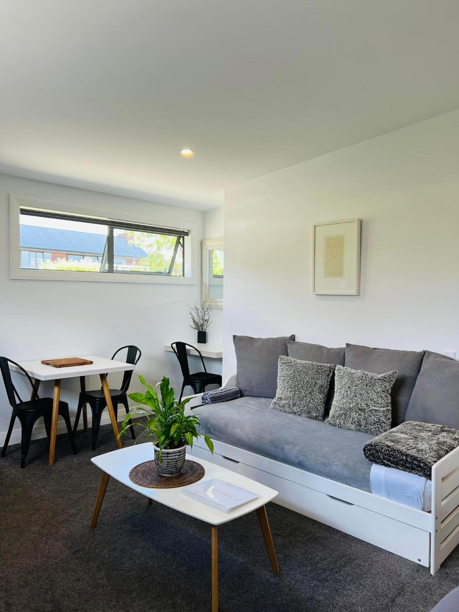 Studio Apartment - Photo 27