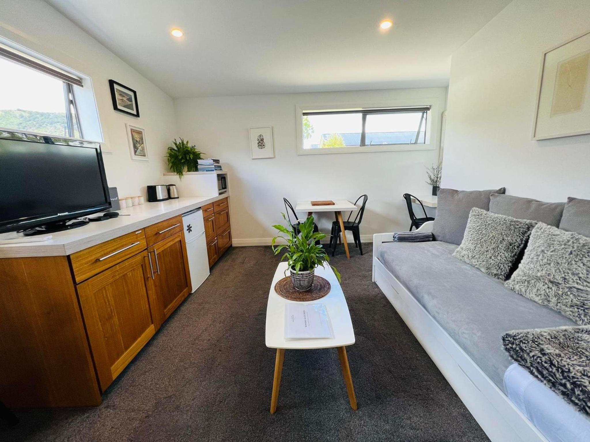 Studio Apartment - Photo 29
