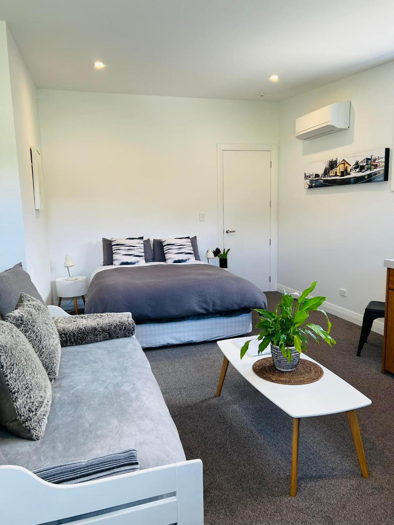 Studio Apartment - Photo 30