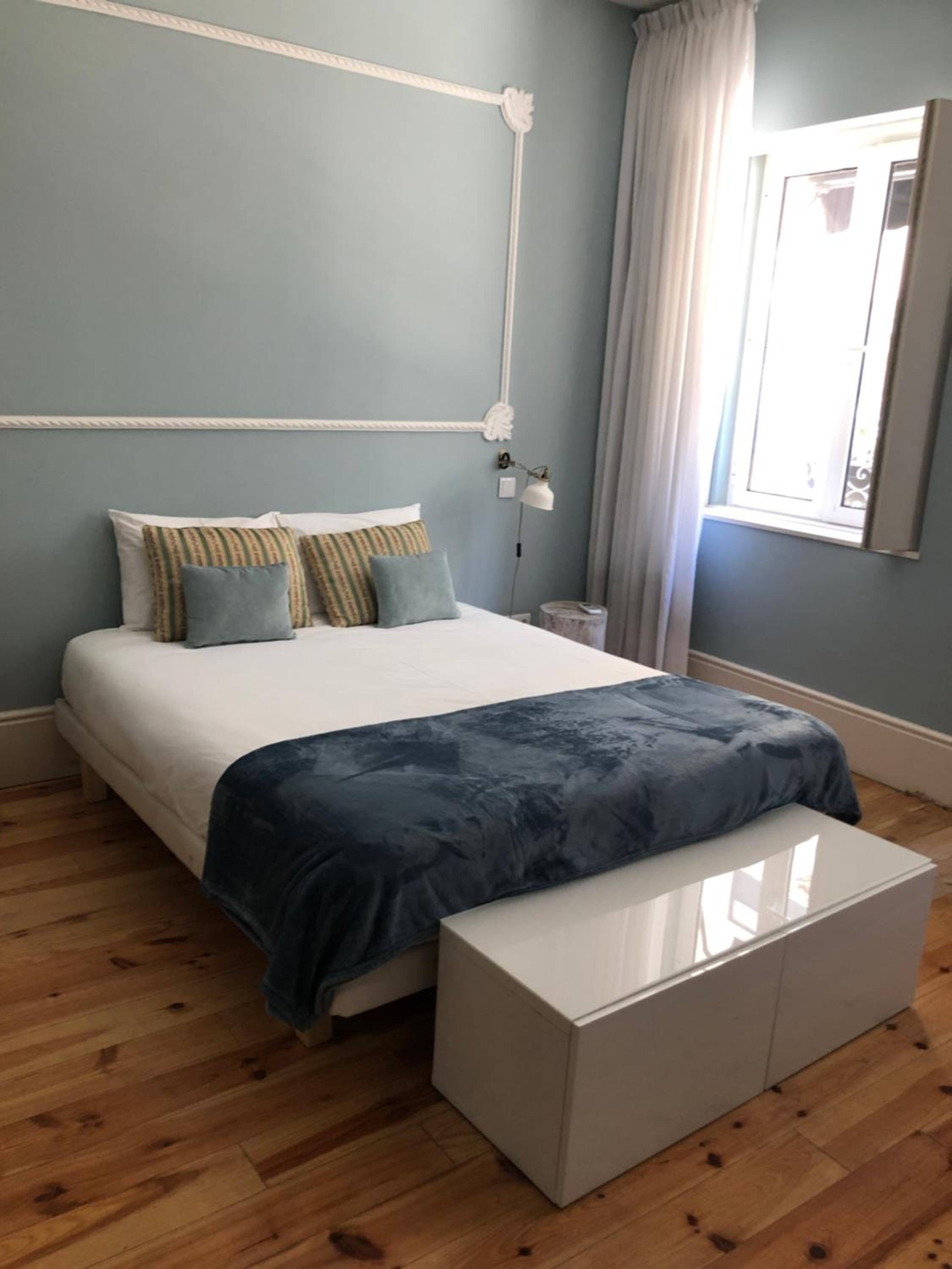 Five-Bedroom House photo 1