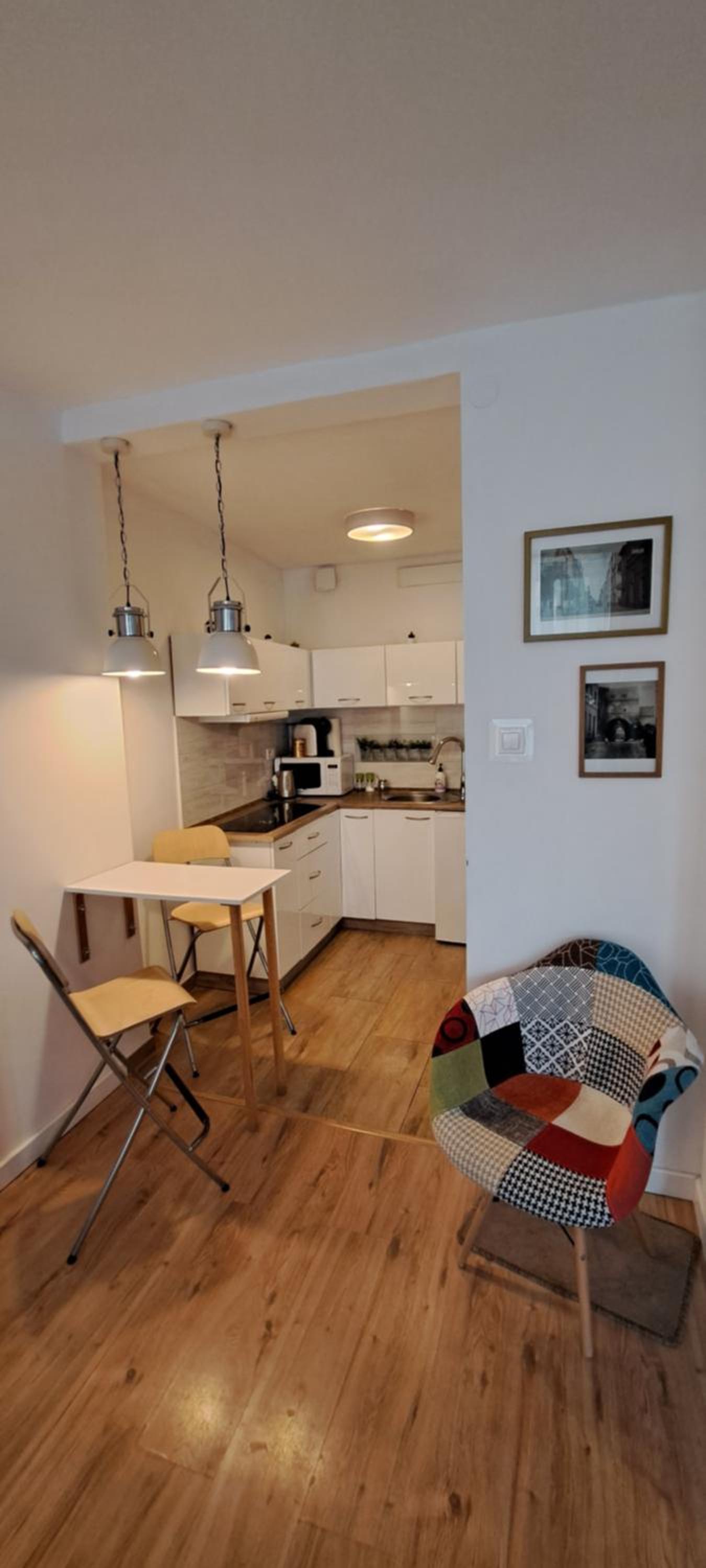One-Bedroom Apartment - Photo 9