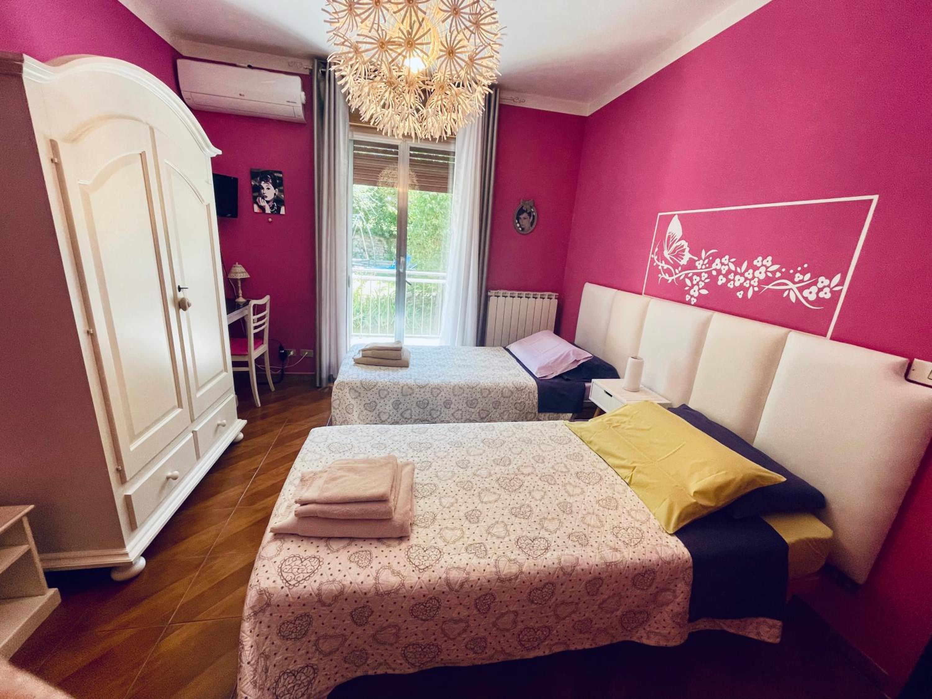 Double or Twin Room with Bathroom - Photo 1