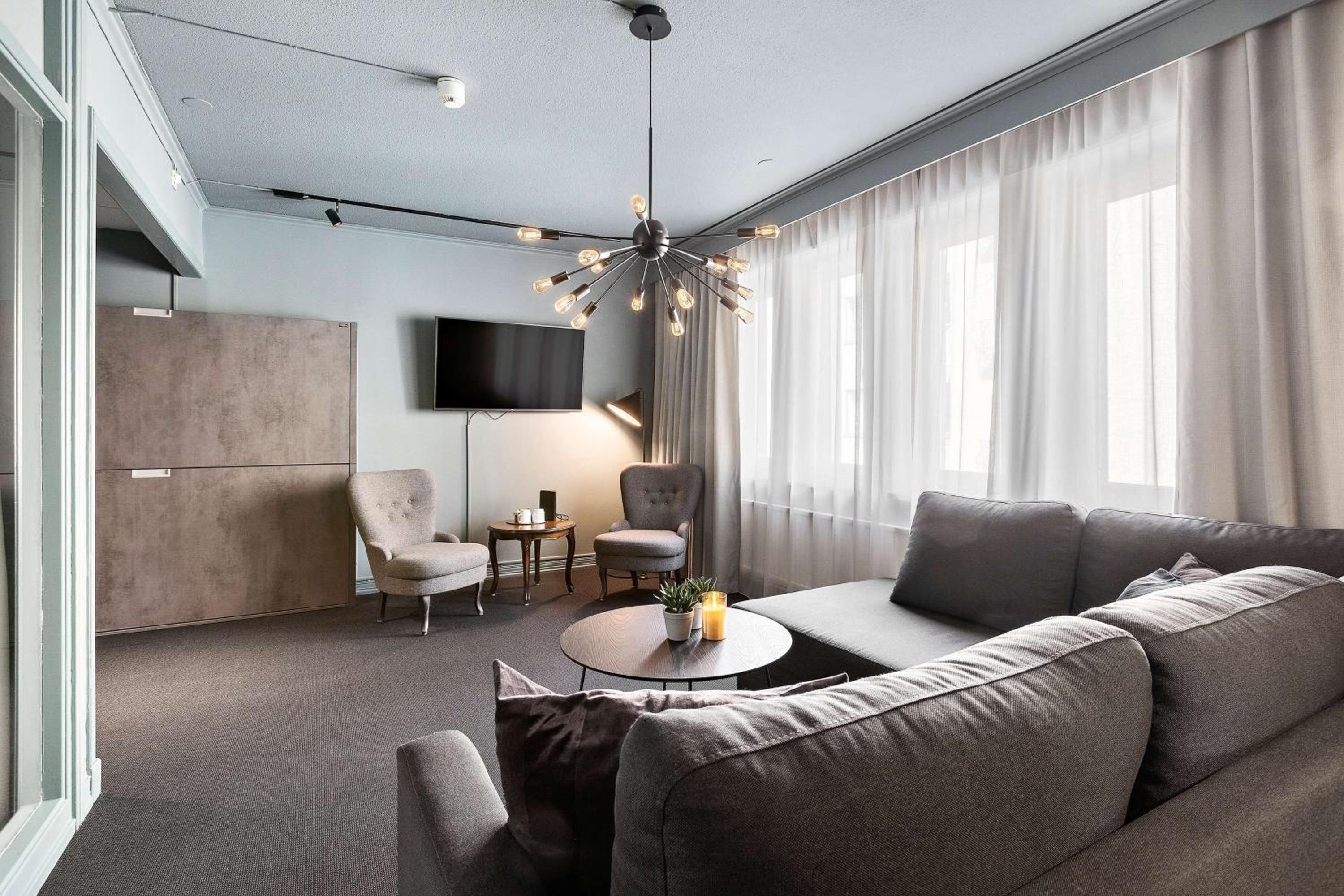 Suite - Photo 3