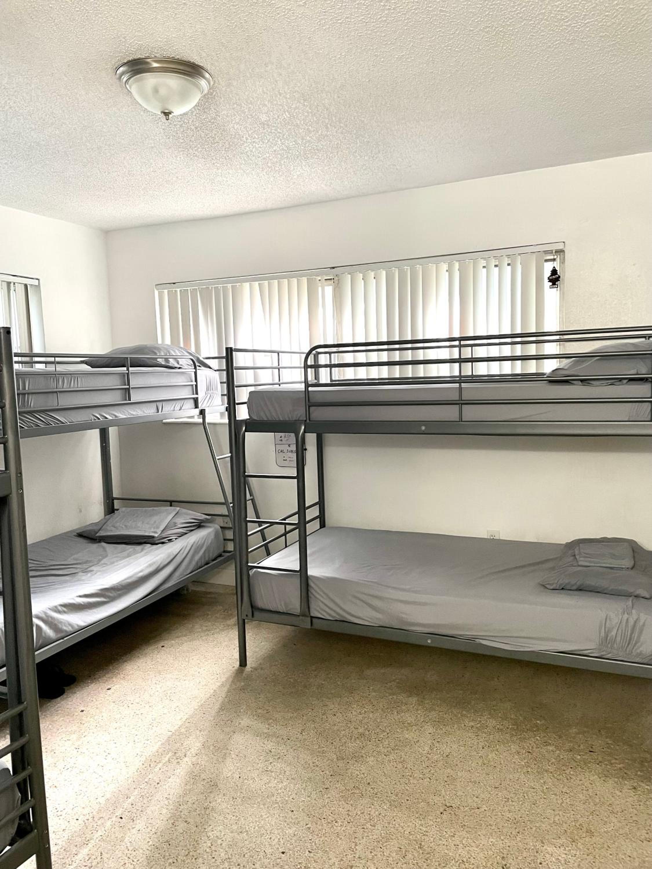 Bed in 6-Bed Mixed Dormitory Room photo 1