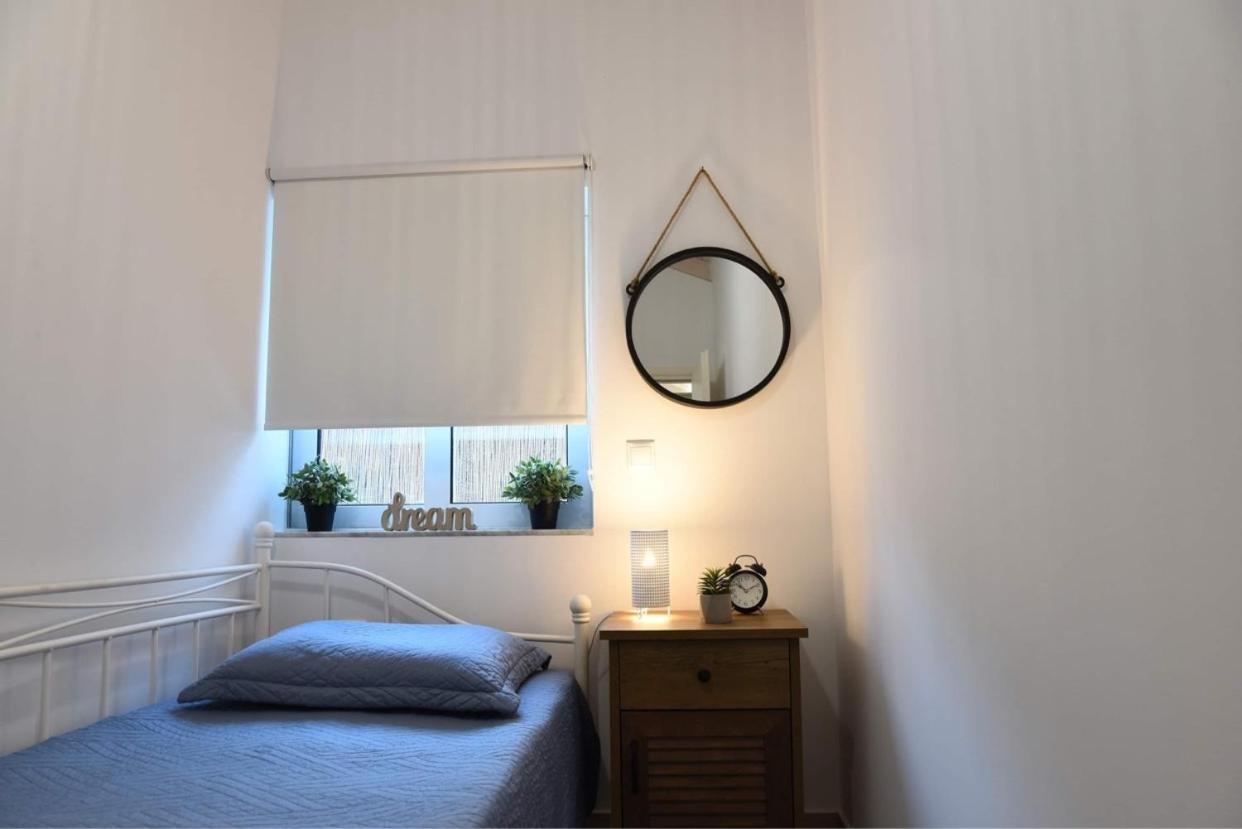 Two-Bedroom House - Photo 25