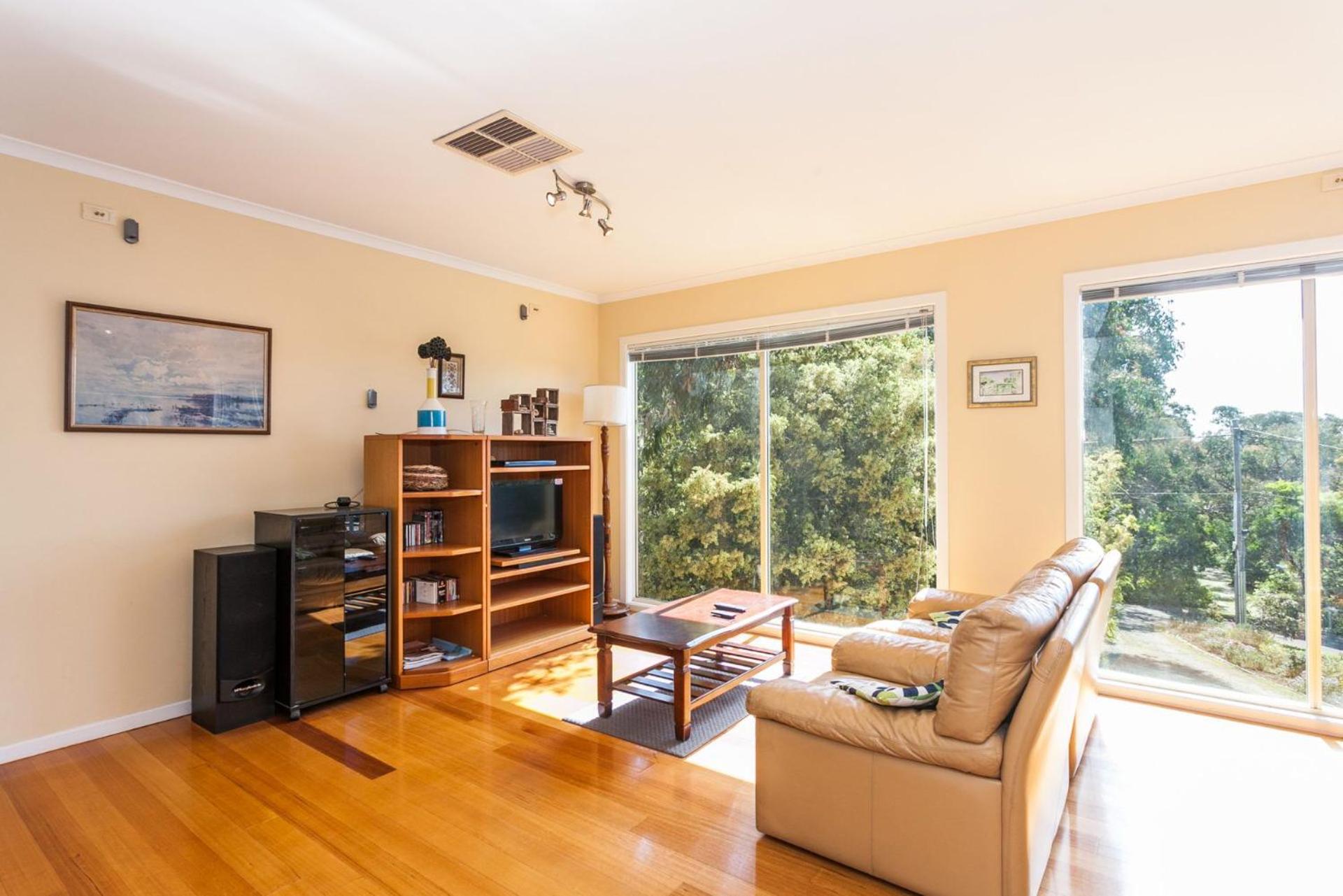 Three-Bedroom House photo 3