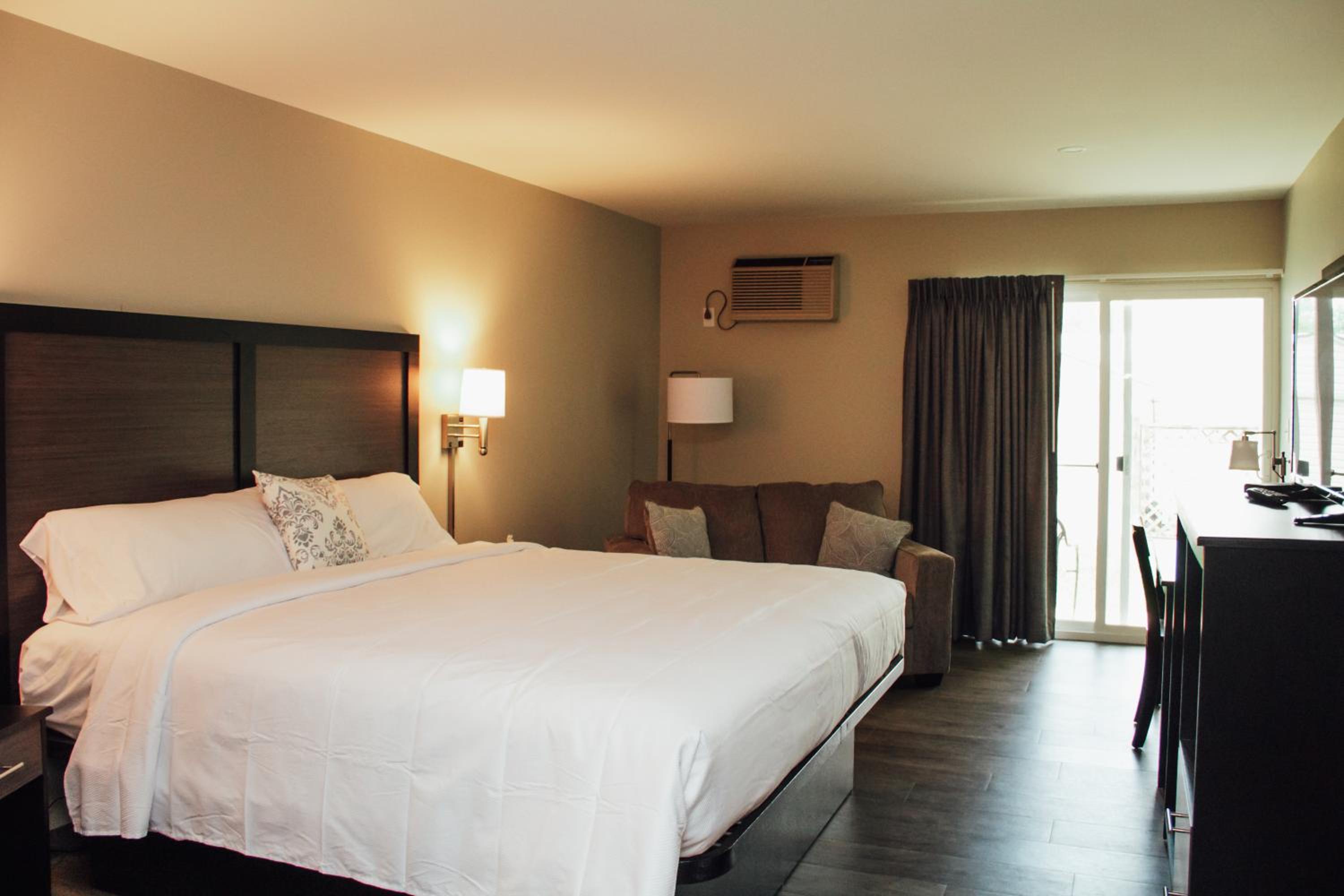 Standard King Room photo 1