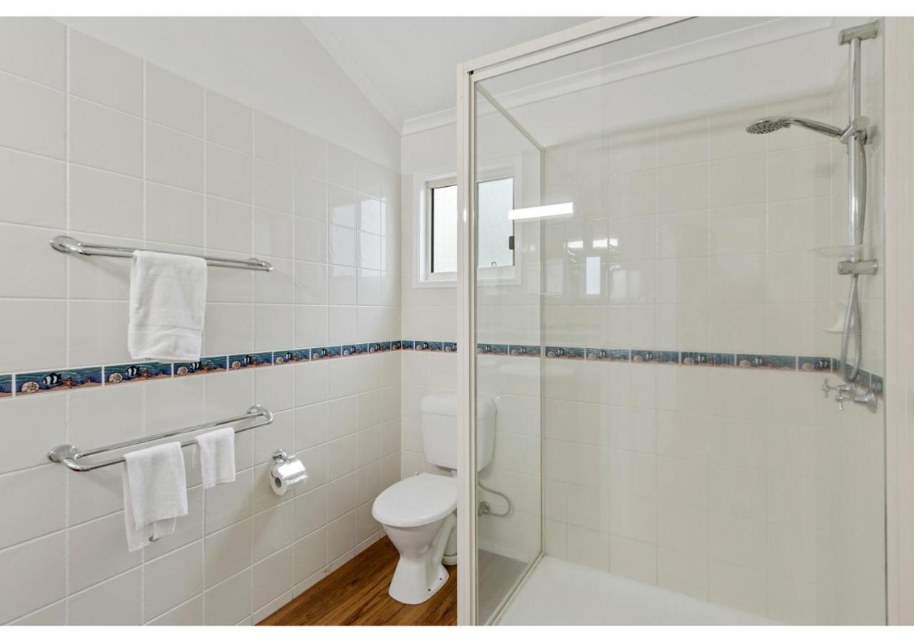 Deluxe 2 Bedroom Cabin - Sleeps 4 photo 2