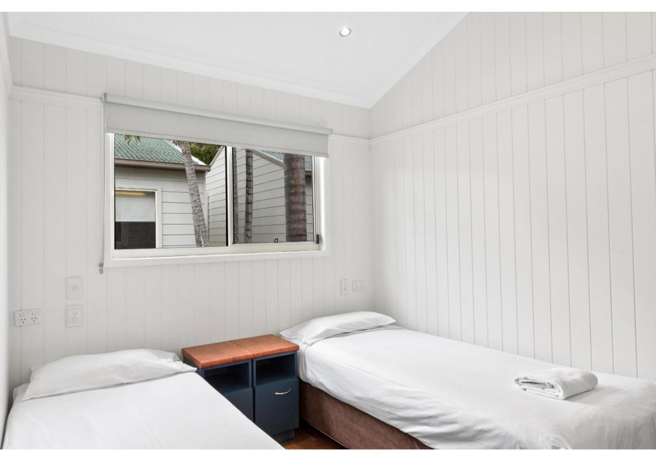Deluxe 2 Bedroom Cabin - Sleeps 4 photo 3