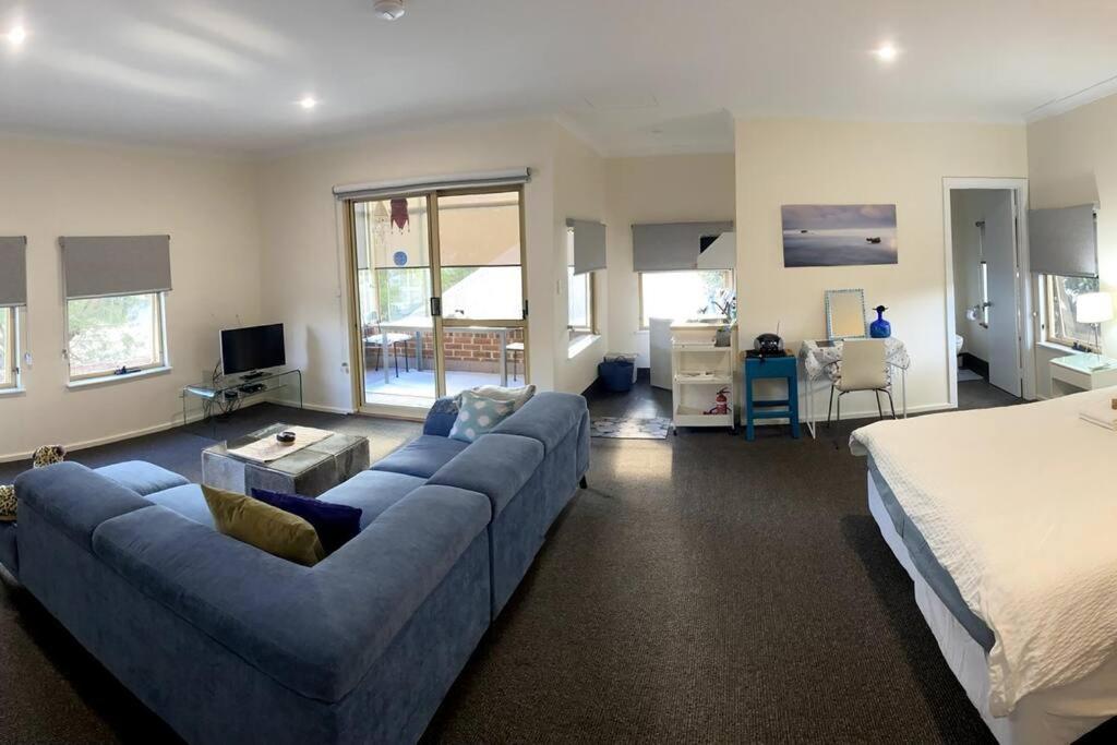 One-Bedroom Apartment - Photo 1