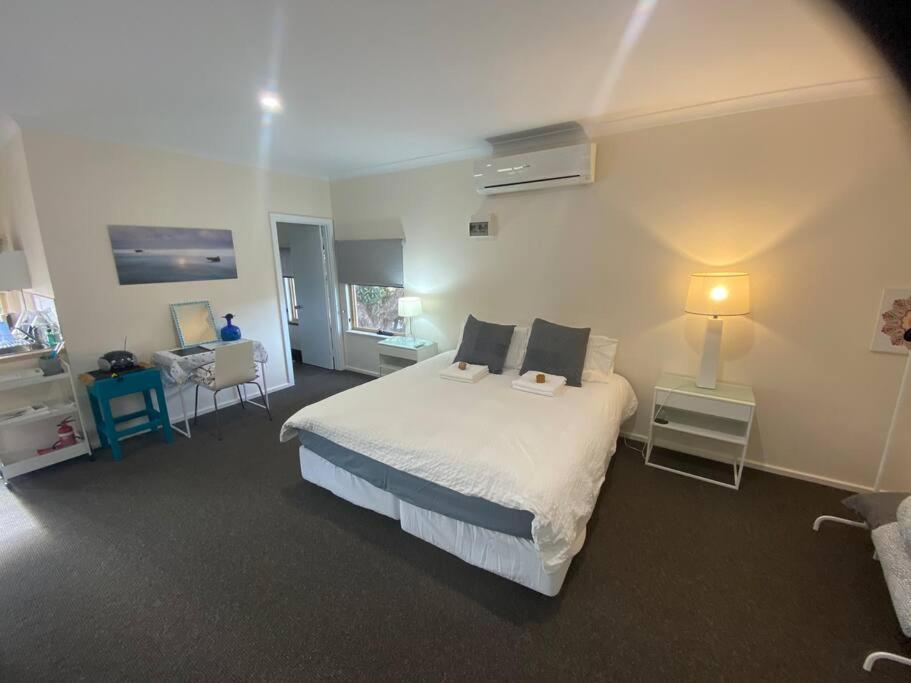 One-Bedroom Apartment - Photo 12