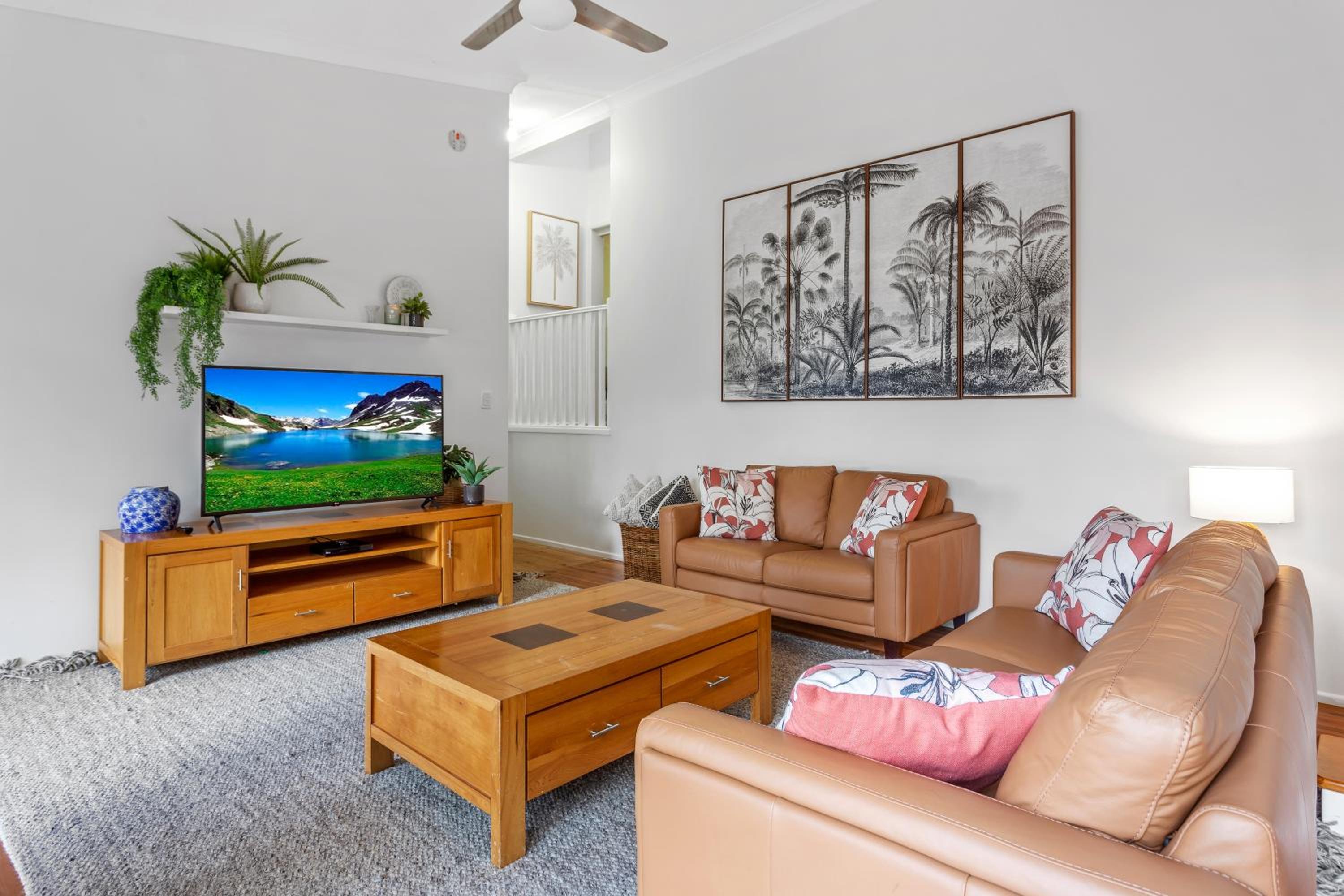 Three-Bedroom House photo 3