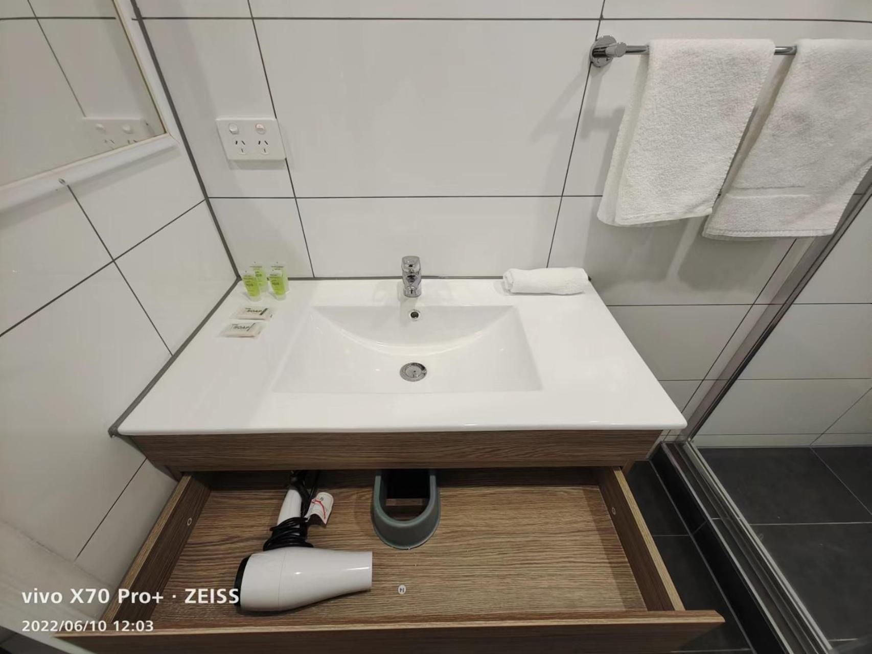 Standard Double Room - Photo 6