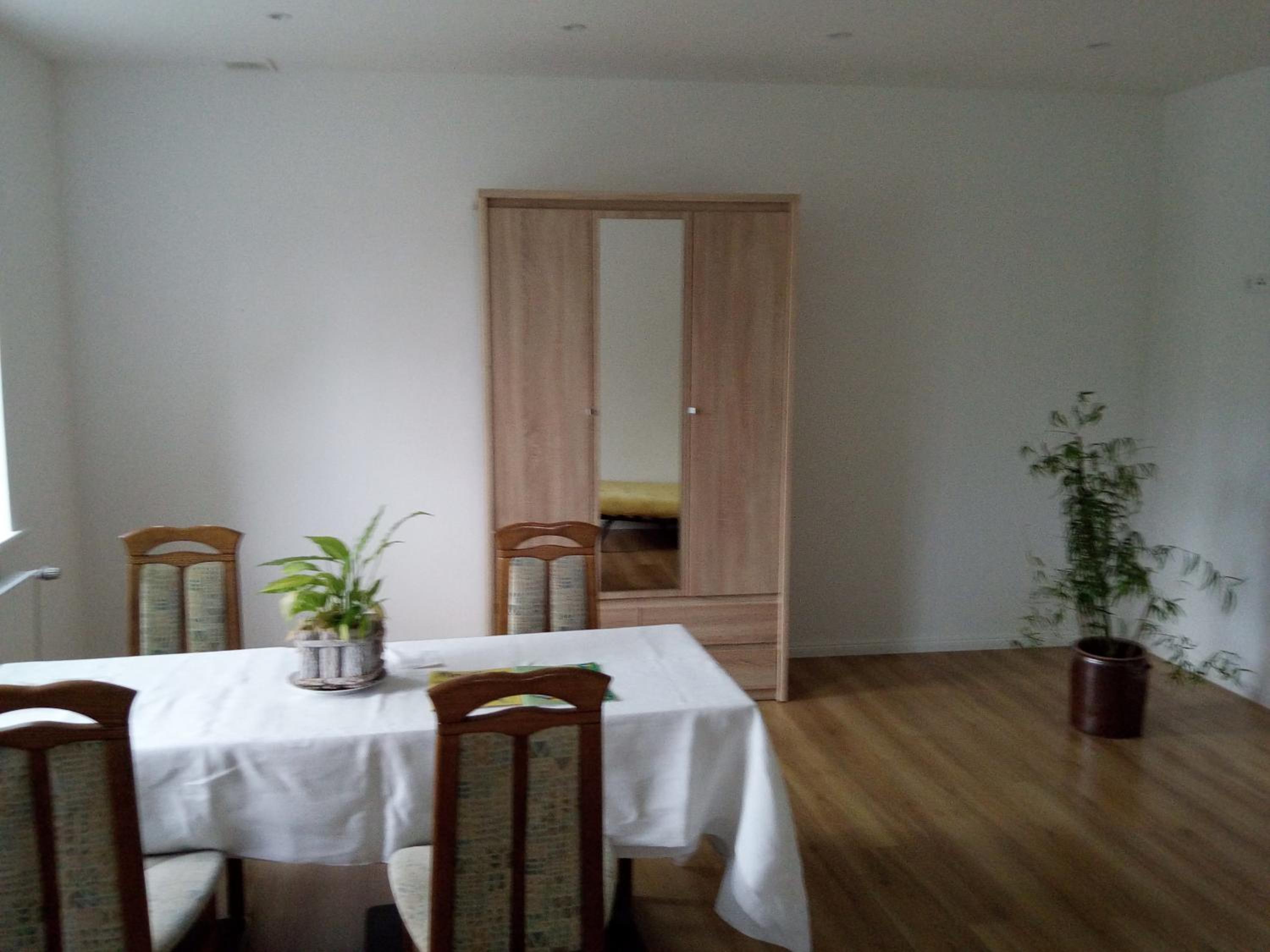 Large Double Room - Photo 11