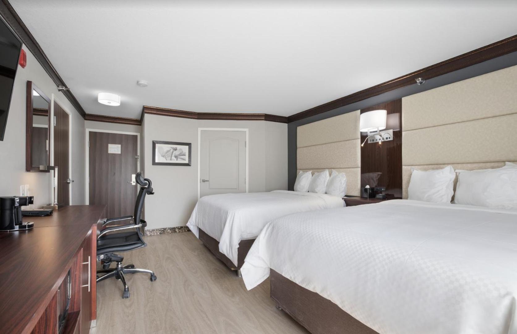 Standard Queen Room with Two Queen Beds - Non Smoking  - Photo 2