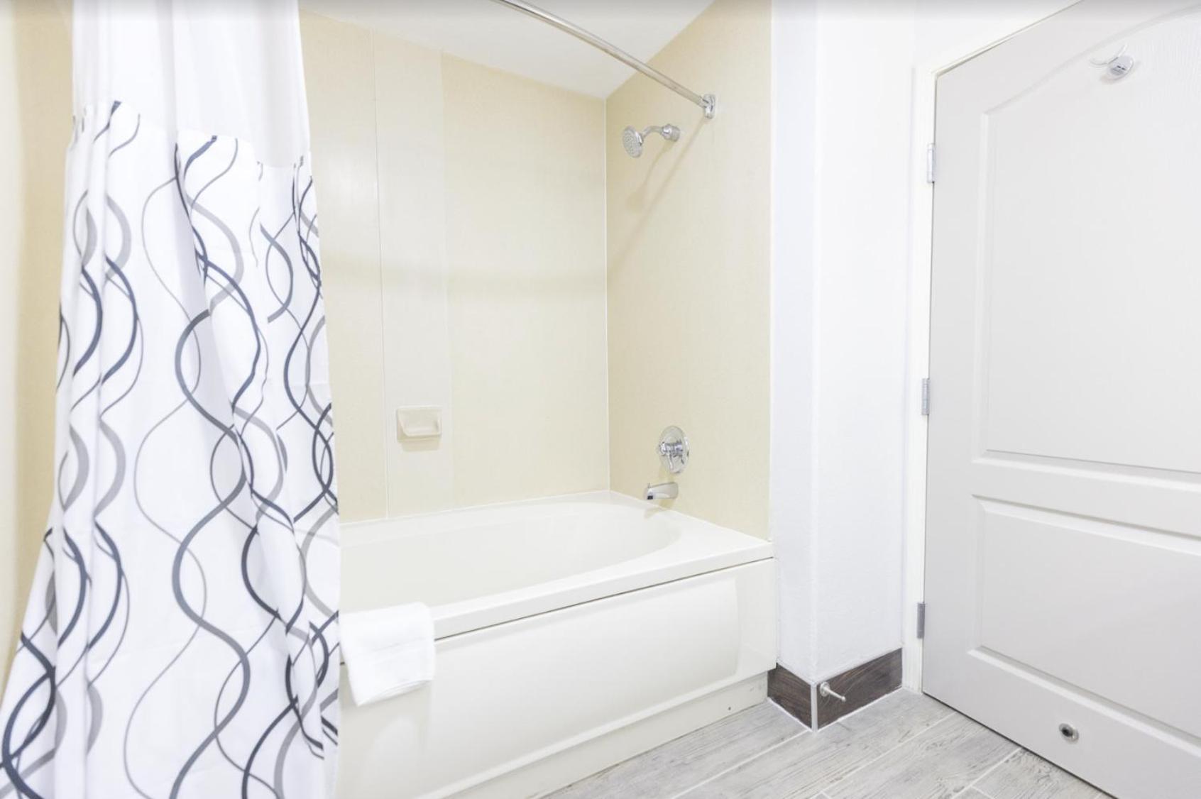 King Suite - Non Smoking - Photo 1