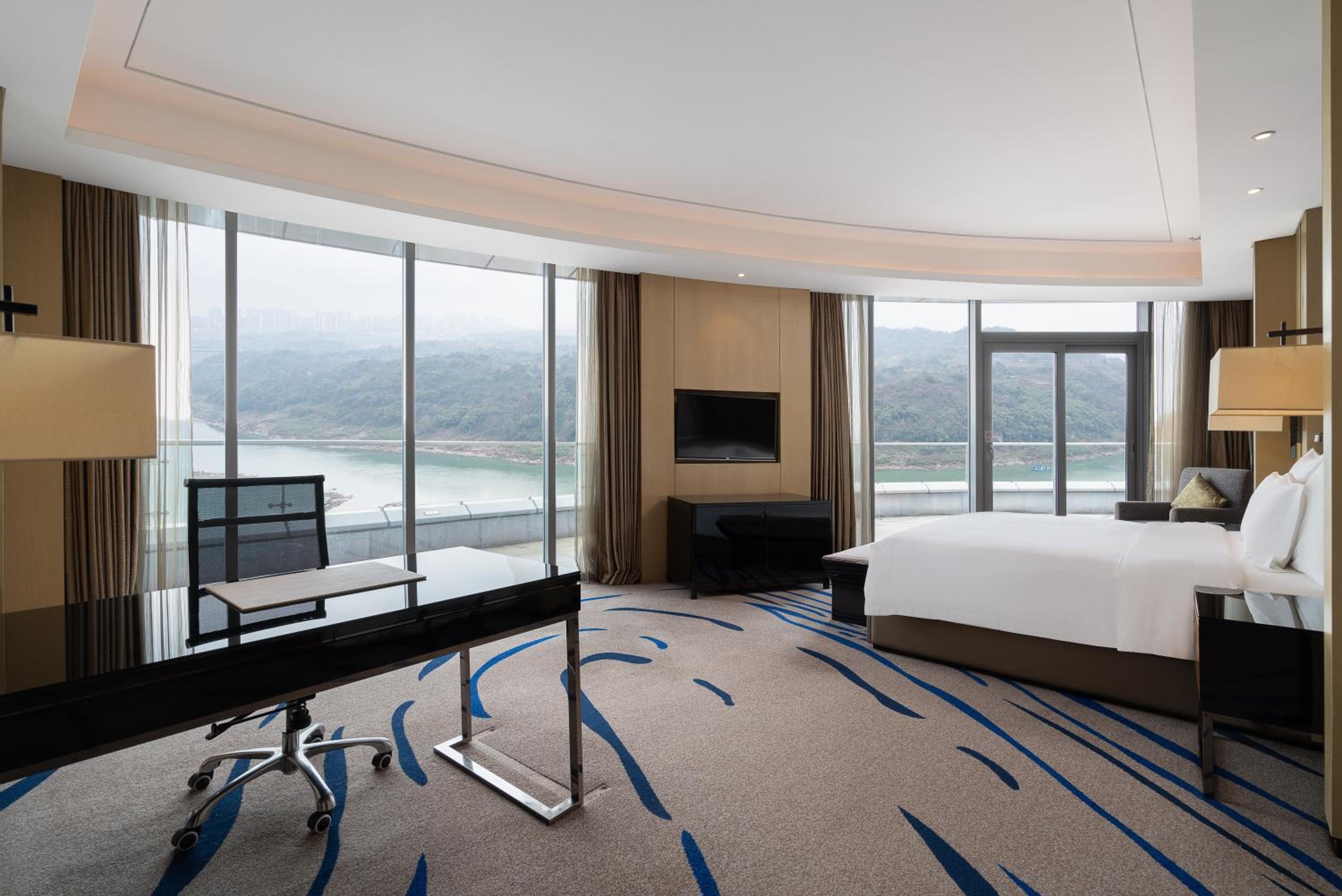 Deluxe River View 1 Beds