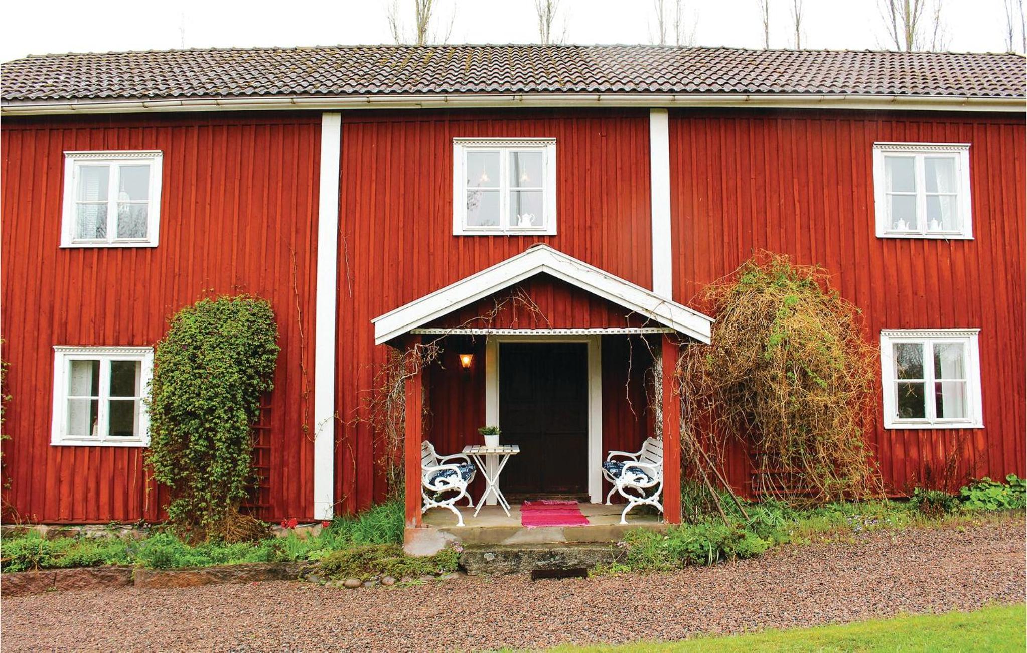 Three-Bedroom Vacation Home  photo 2
