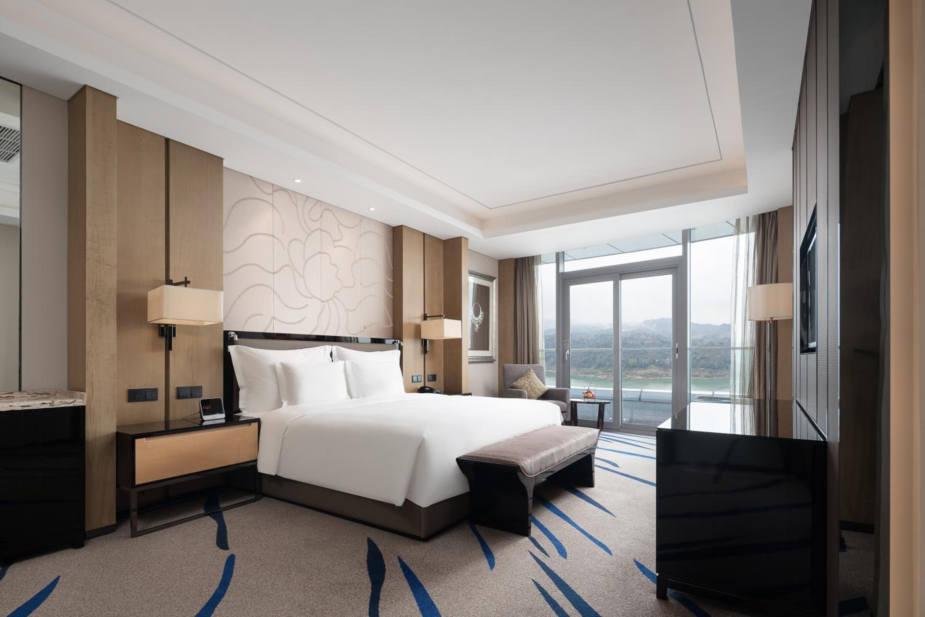 Club King Suite