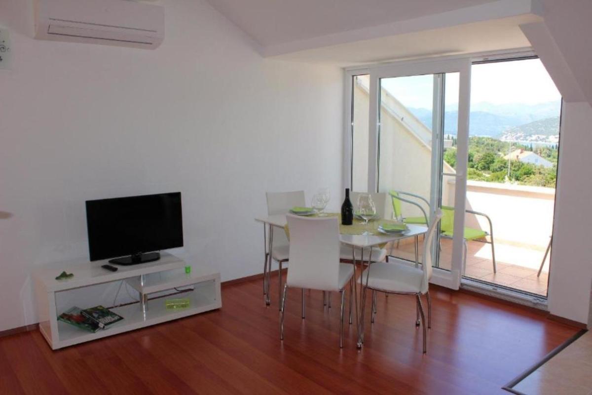 Apartment 5