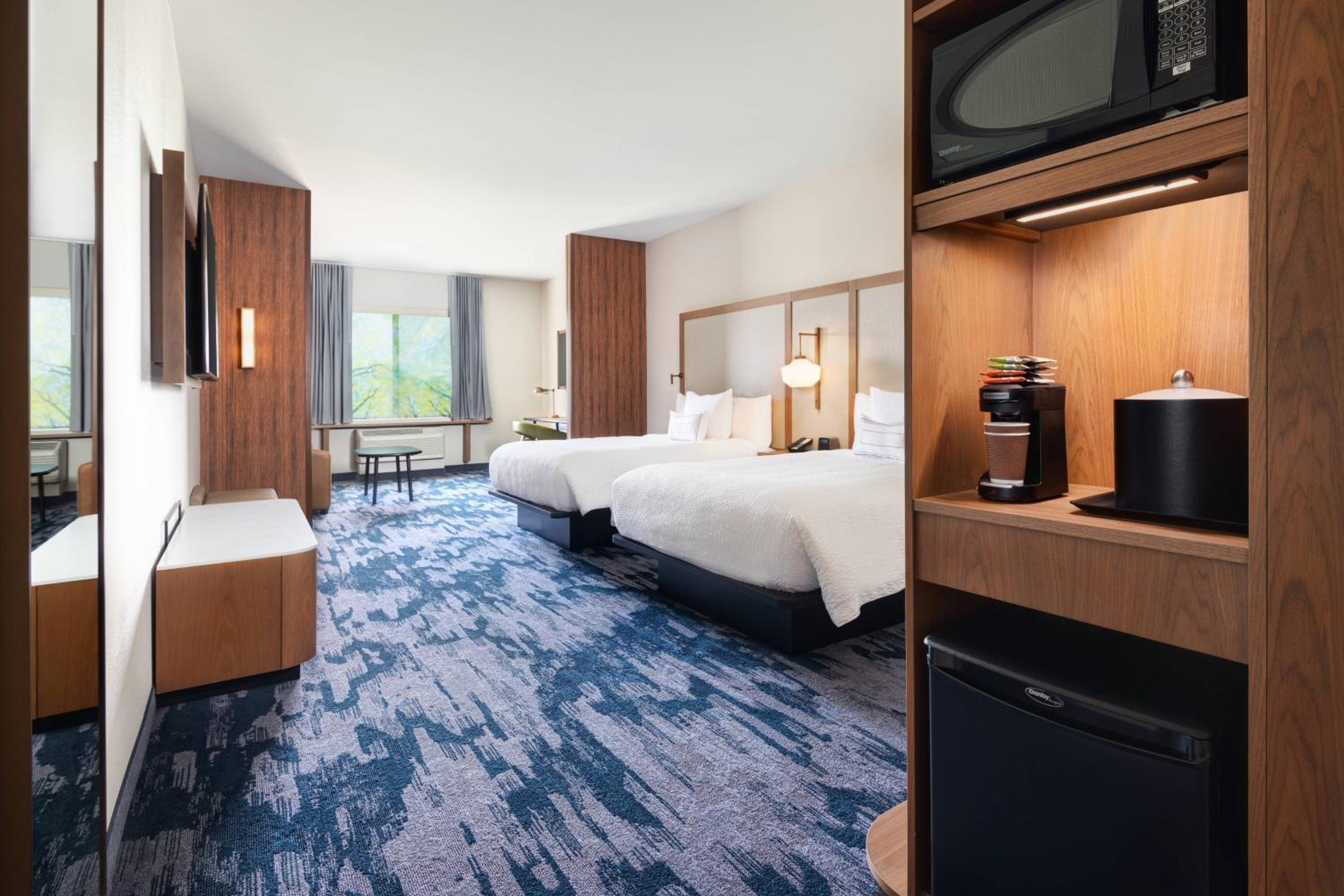 Queen Suite with Two Queen Beds and Sofa Bed - Hearing Accessible