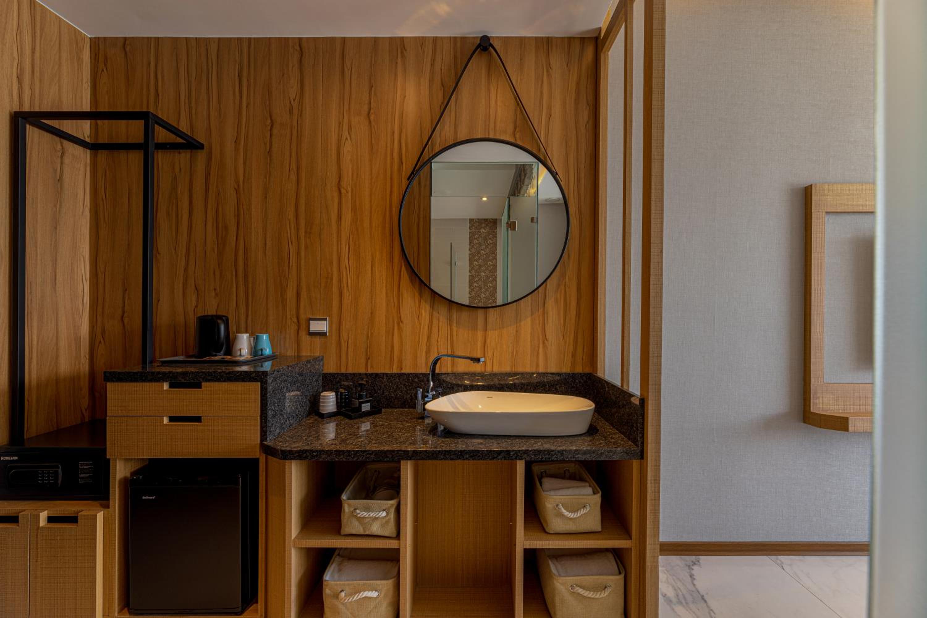Standard Double Room with Balcony and Lake View photo 3