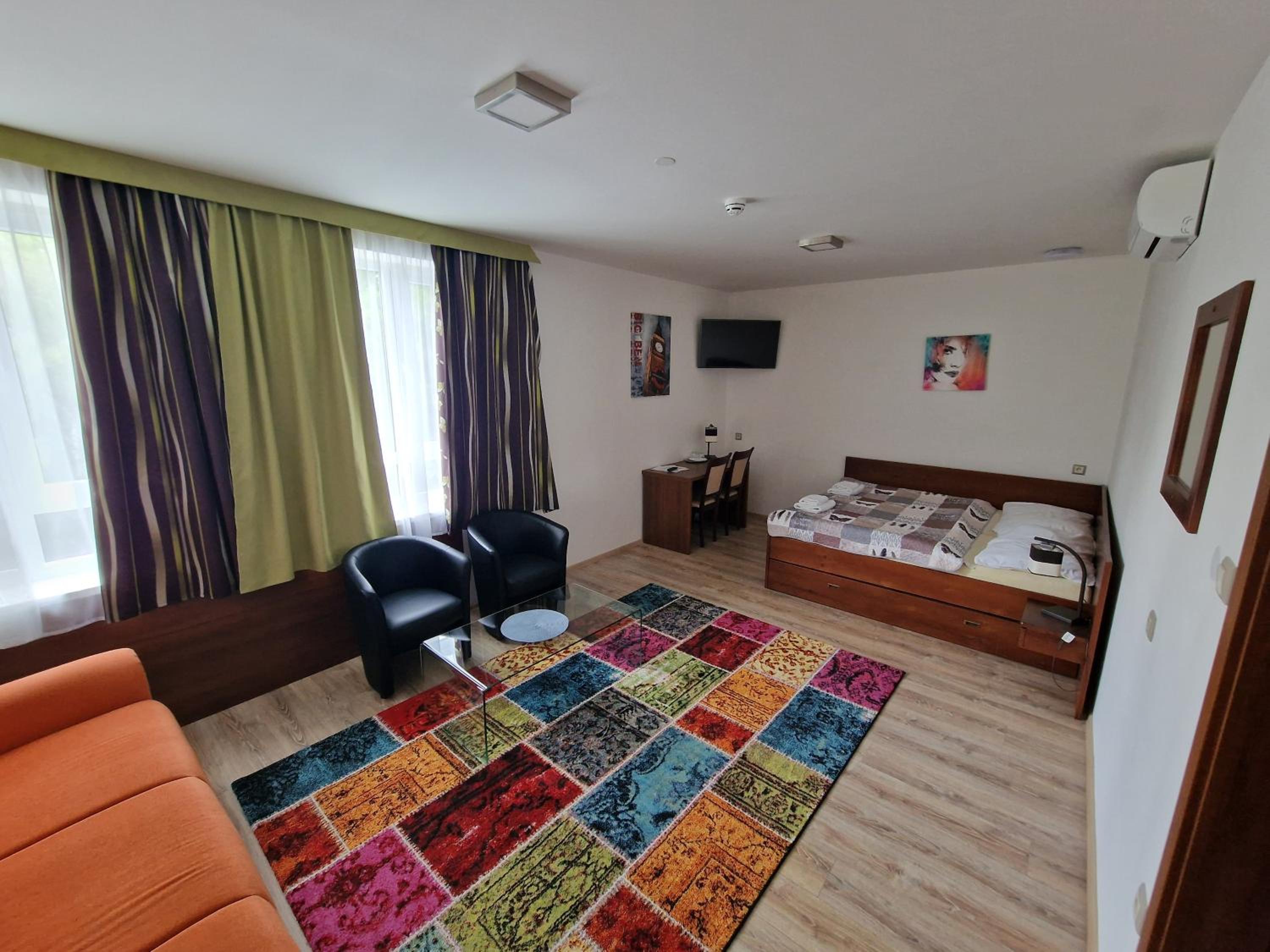 Standard Double or Twin Room (no pets) photo 3