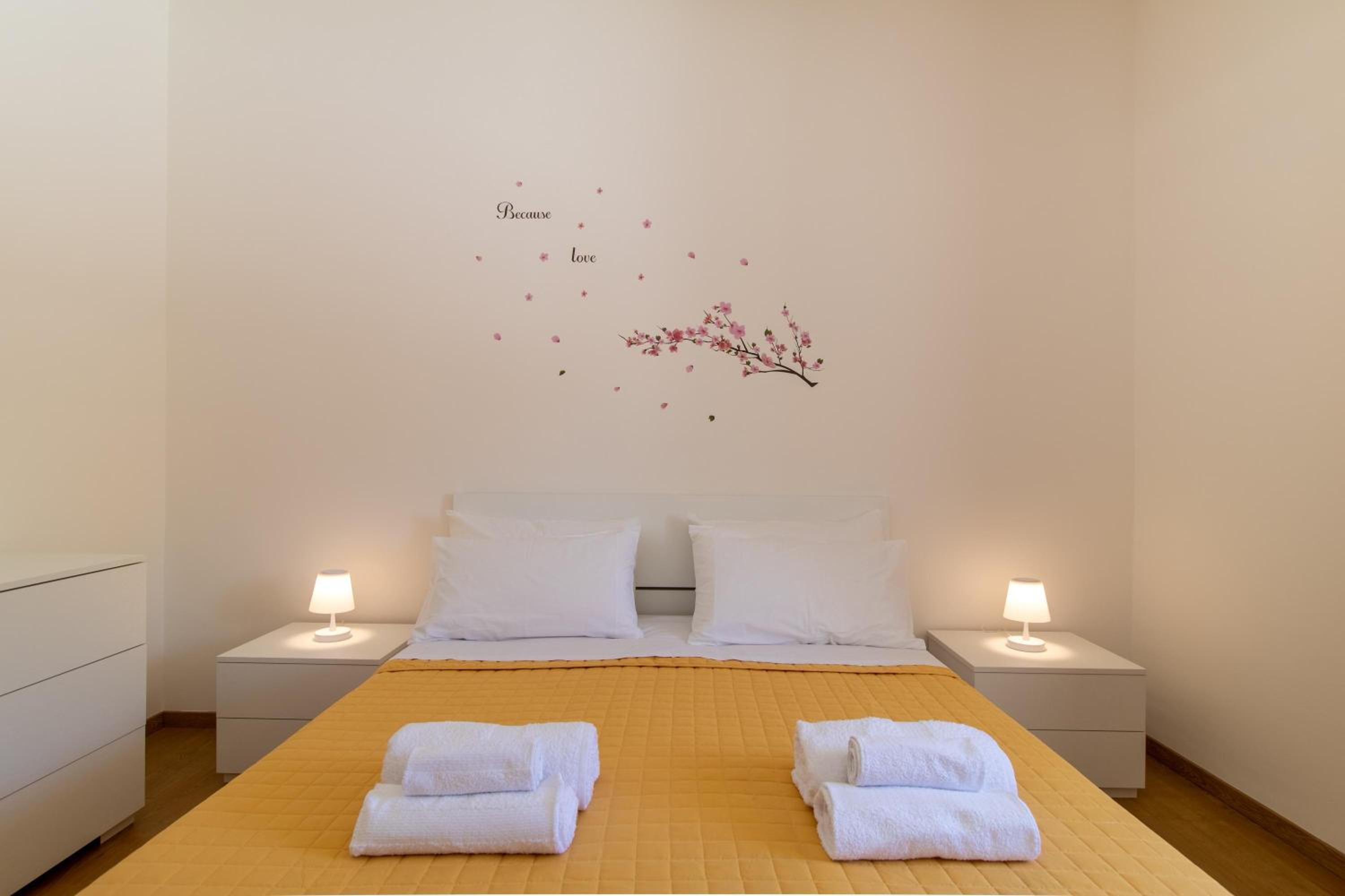 Two-Bedroom Deluxe Apartment with Garden View photo 1
